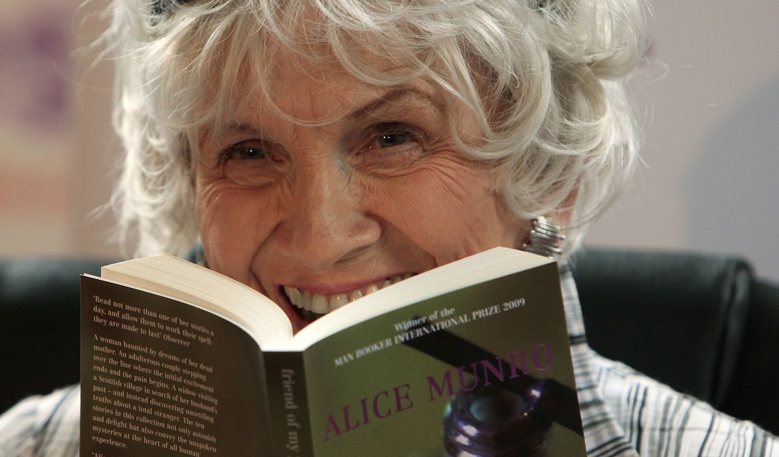 Alice Munro, ganadora del Nobel de Literatura 2013, está considerada como una "maestra del relato corto". La imagen es del 25 de junio de 2009, datada en Dublín.