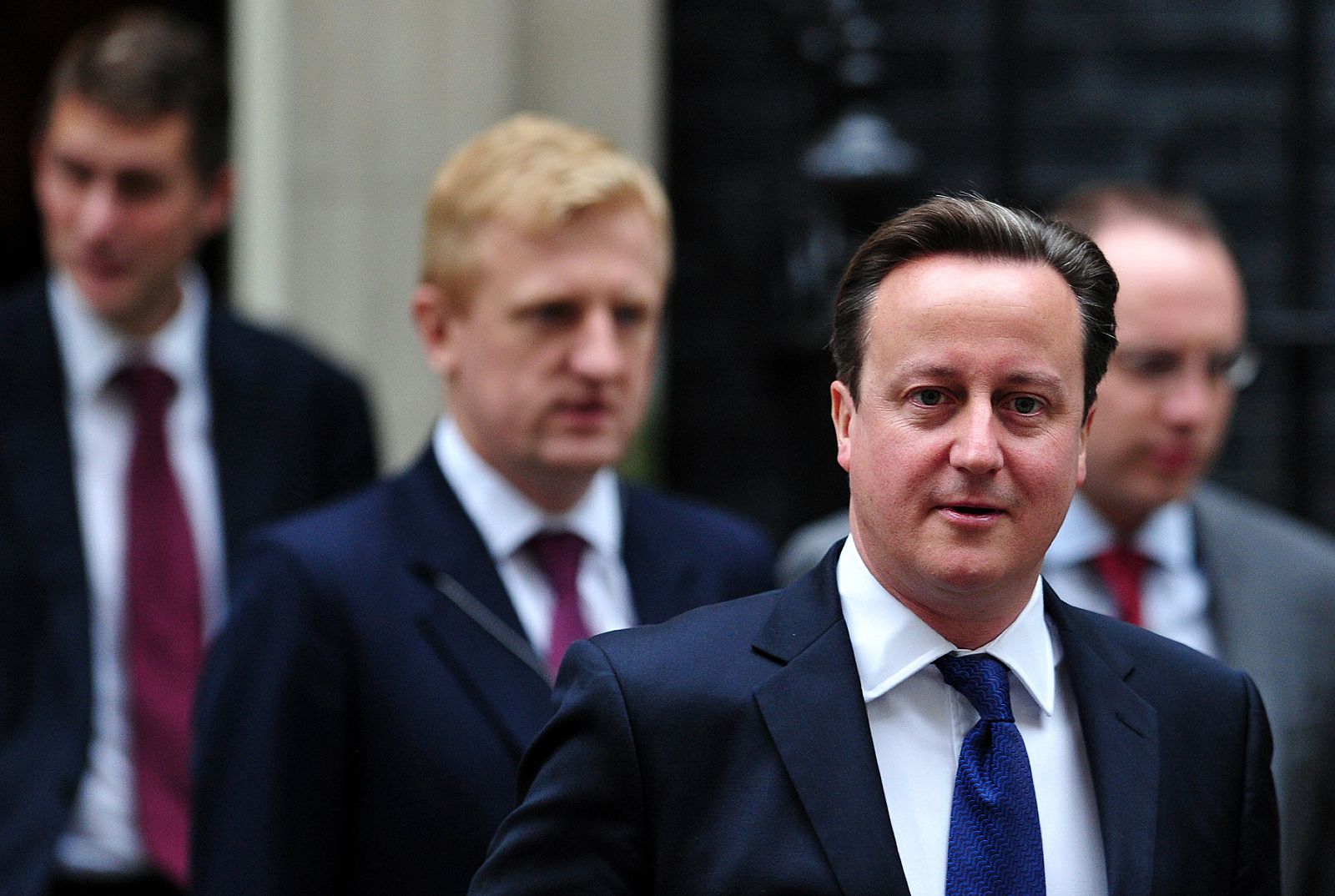 David Cameron se dirige este miércoles desde Downing Street al Parlamento.