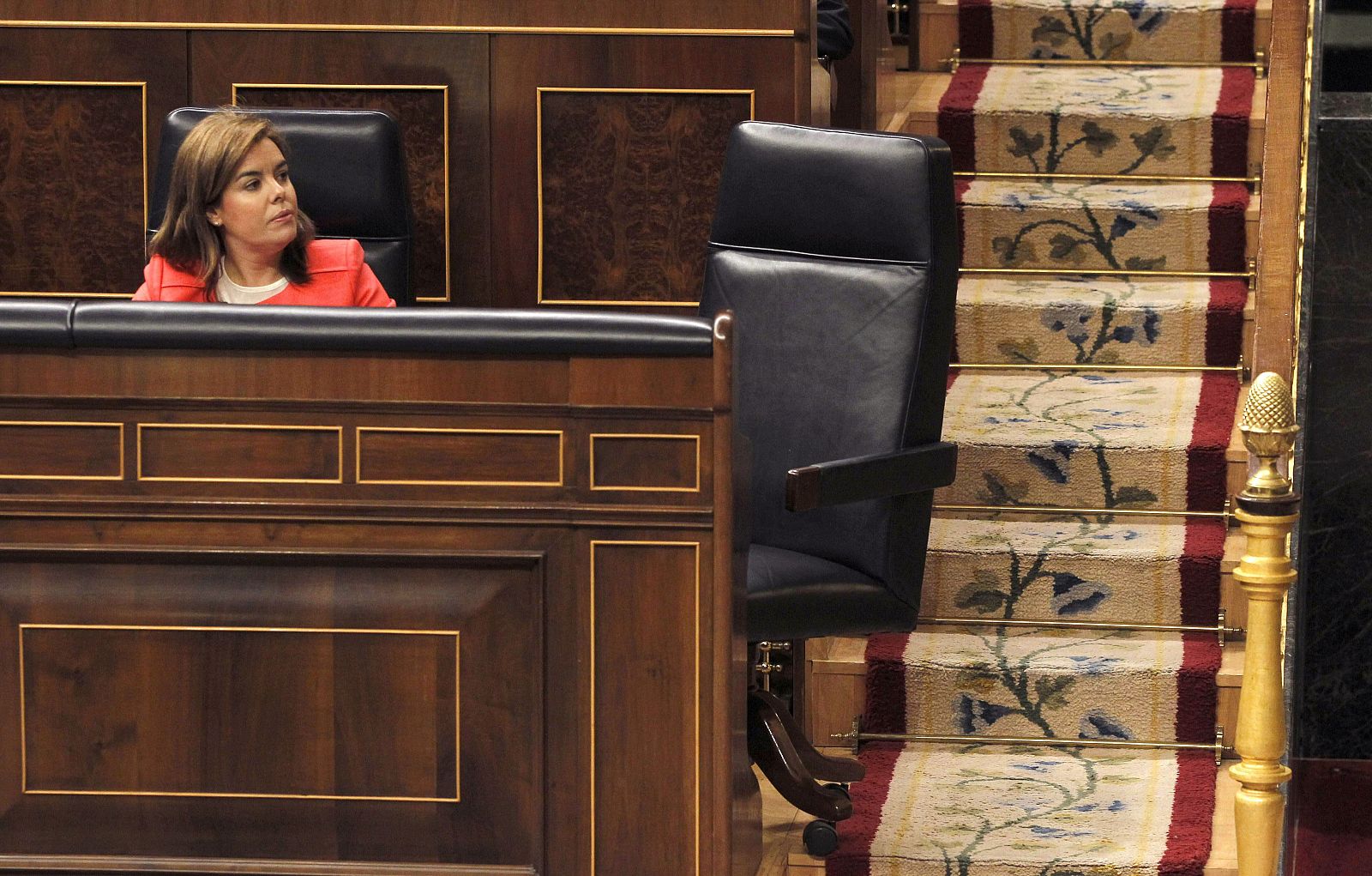 La vicepresidenta del Gobierno, Soraya Sáenz de Santamaría, durante el pleno del Congreso de los Diputados celebrado el 10 de octubre de 2013