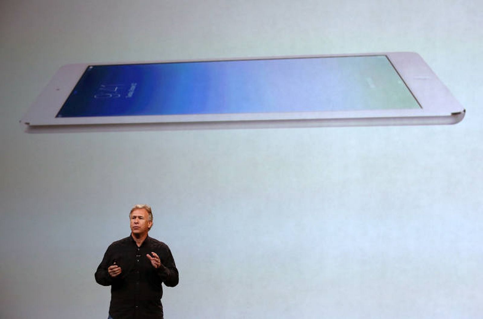El vicepresidente de Marketing de Apple, Phil Schiller, presentando el iPad Air en San Francisco.