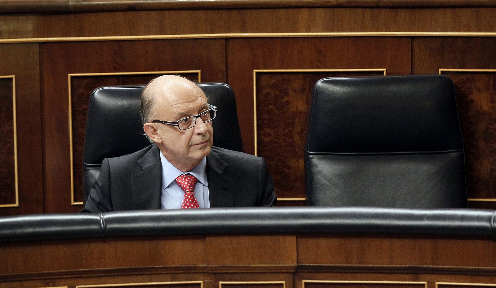 El ministro de Hacienda, Cristóbal Montoro, en su escaño del Congreso