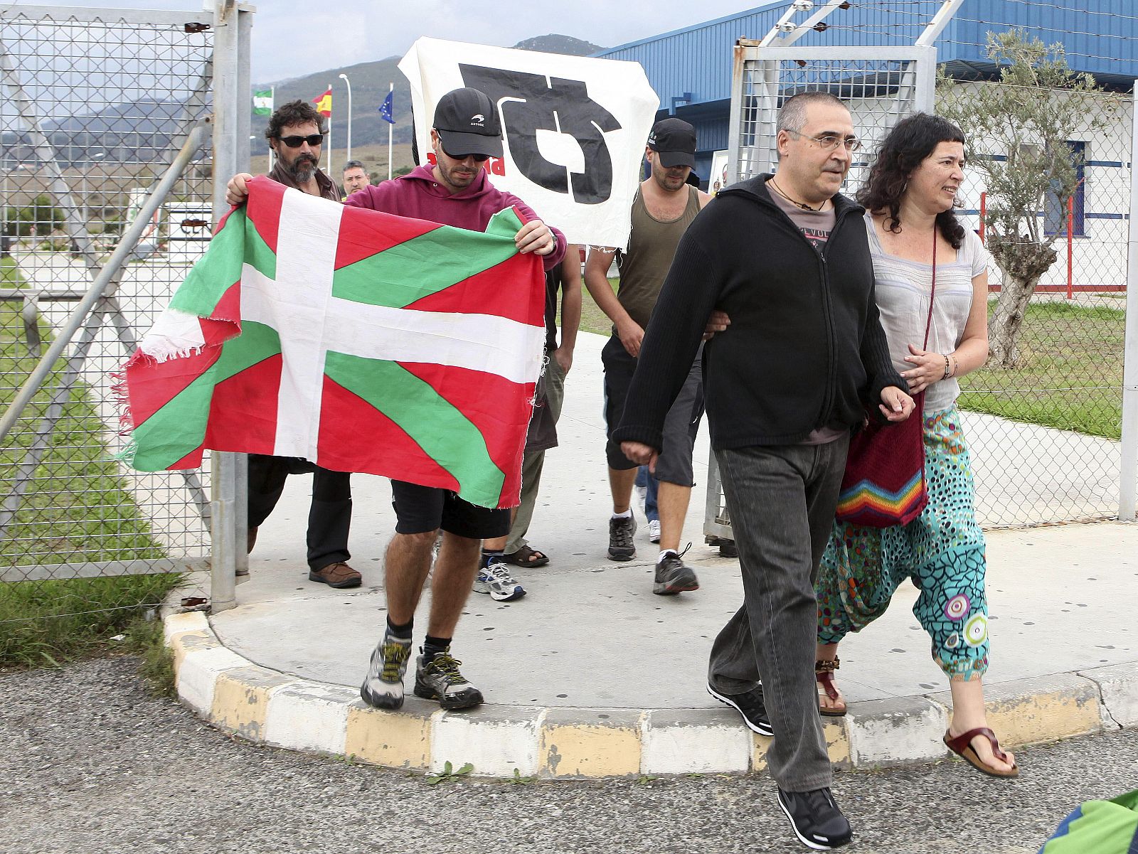 El etarra Juan Manuel Piriz López saliendo de la cárcel de Botafuegos en Algeciras.