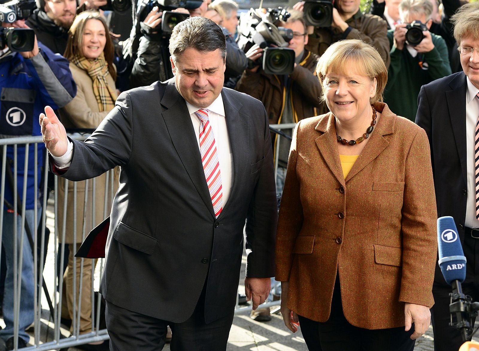 La canciller alemana Angela Merkel y el líder del SPD, Sigmar Gabriel, en una imagen del pasado 30 de octubre