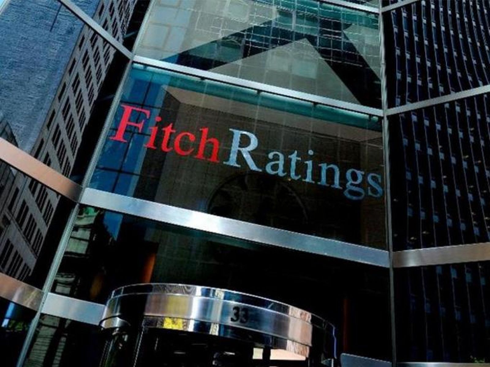 Fitch cree que las exportaciones netas impulsarán la recuperación en España en 2014.