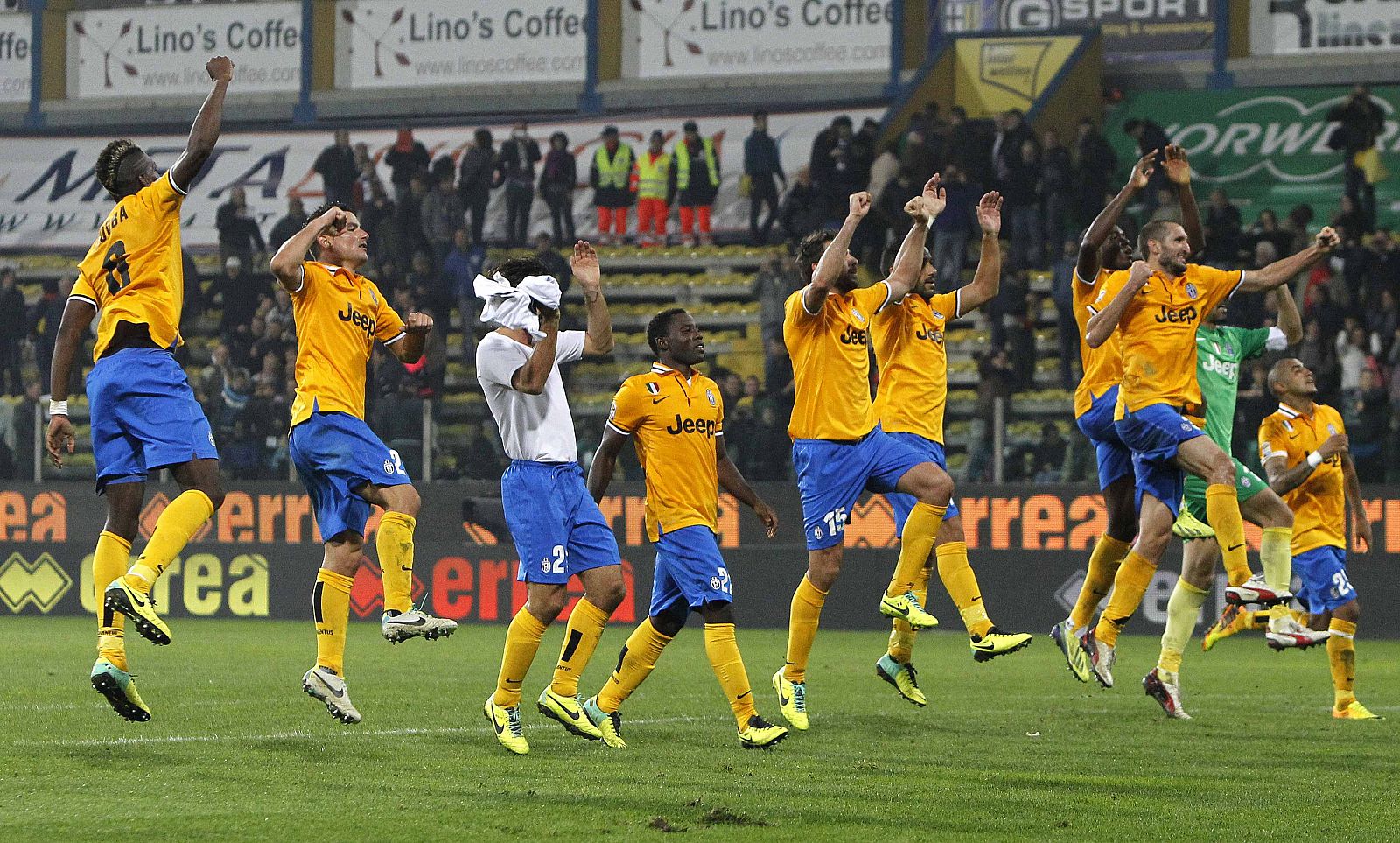 La Juevntus celebra su victoria ante el Parma.