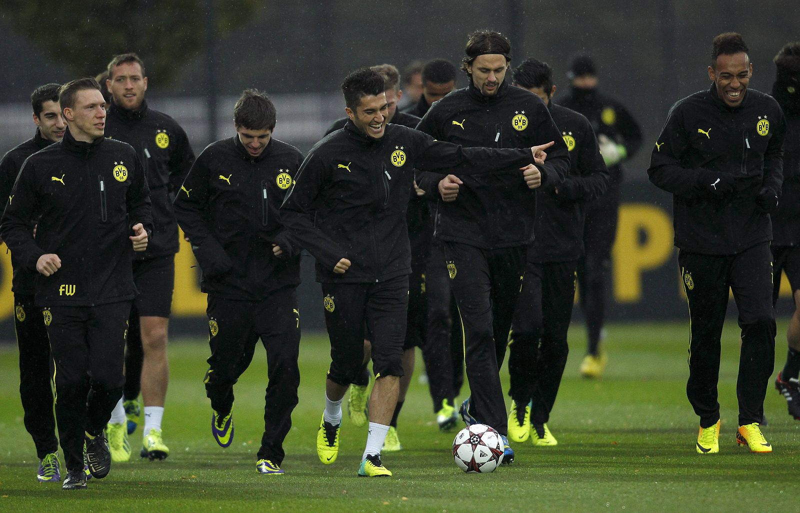 Los jugadores del Borussia de Dortmund, durante un entrenamiento