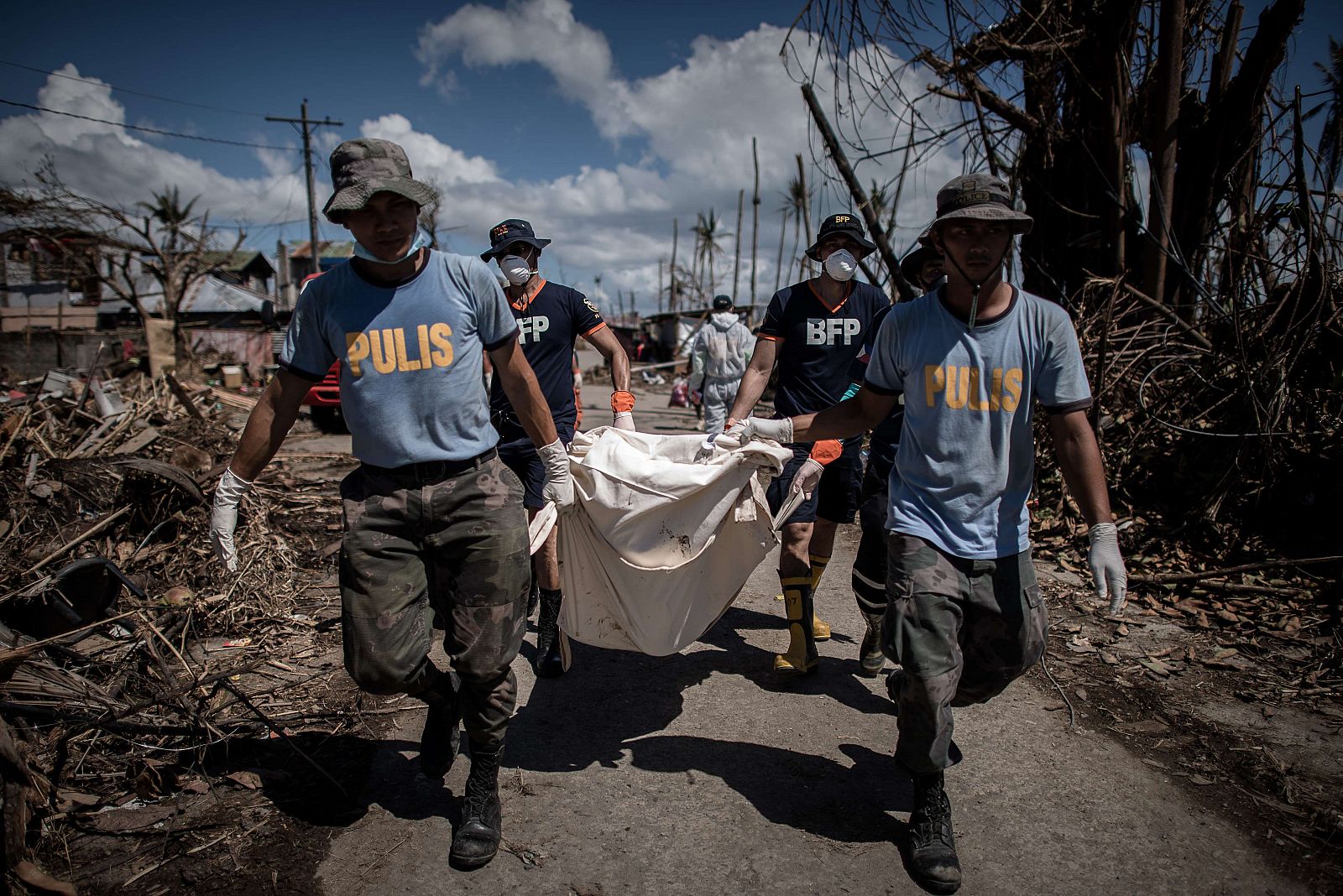 El balance de víctimas sigue aumentando en Filipinas aunque se mantiene aún por debajo de las 4.000 fallecidos