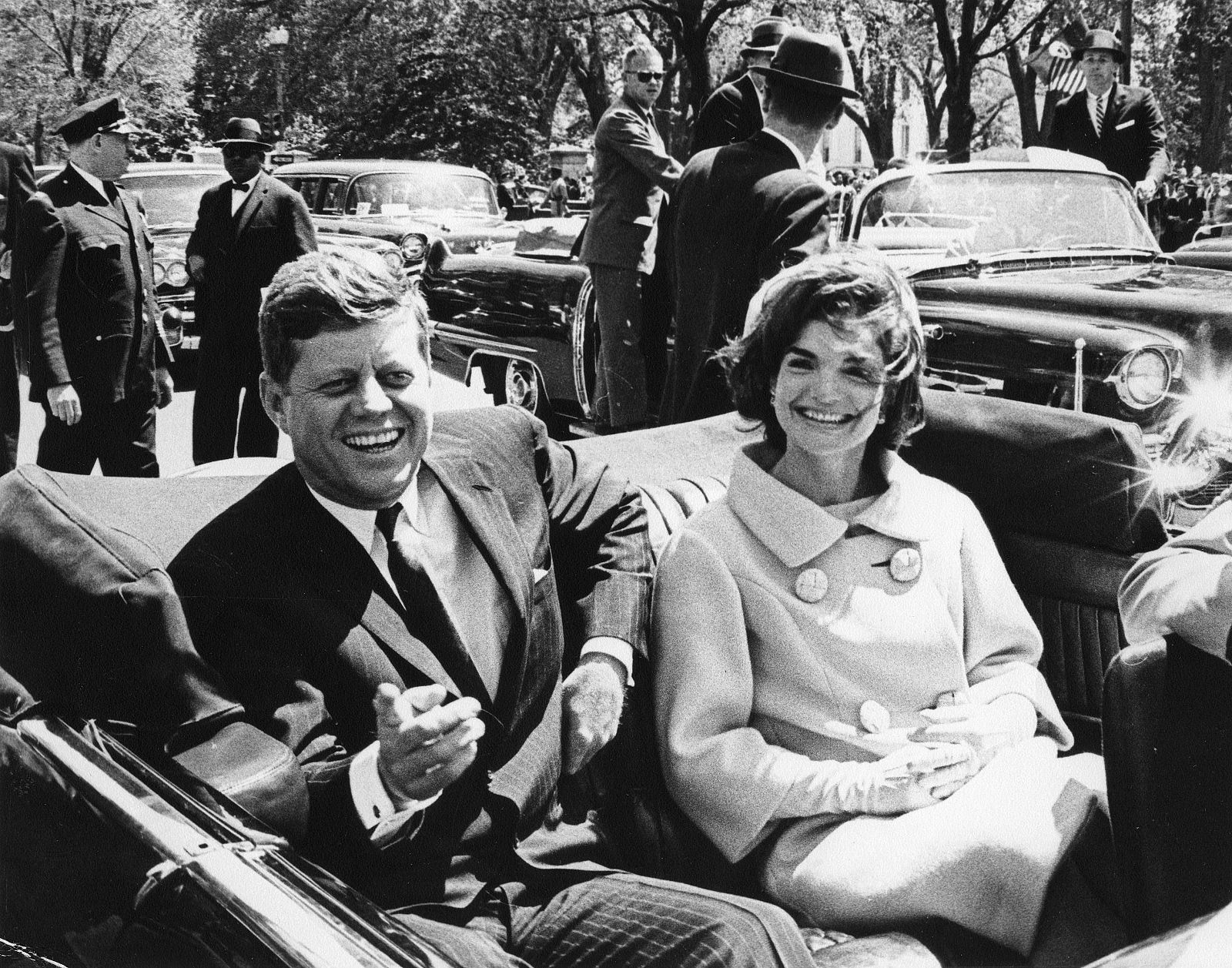 John y Jackie Kennedy a su llegada a un acto la Blair House en 1961