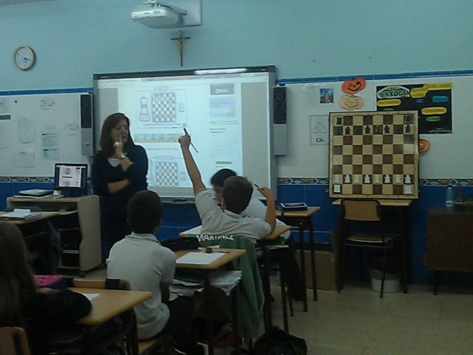 Imagen de una de las clases de ajedrez en el colegio Santa Francisca Javier Cabrini.