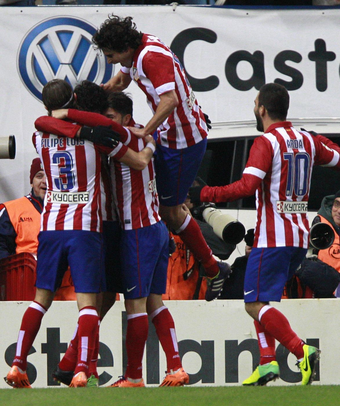 Filipe, Villa, Tiago y Arda celebran el gol de Diego Costa. Ninguno viaja a San Petersburgo