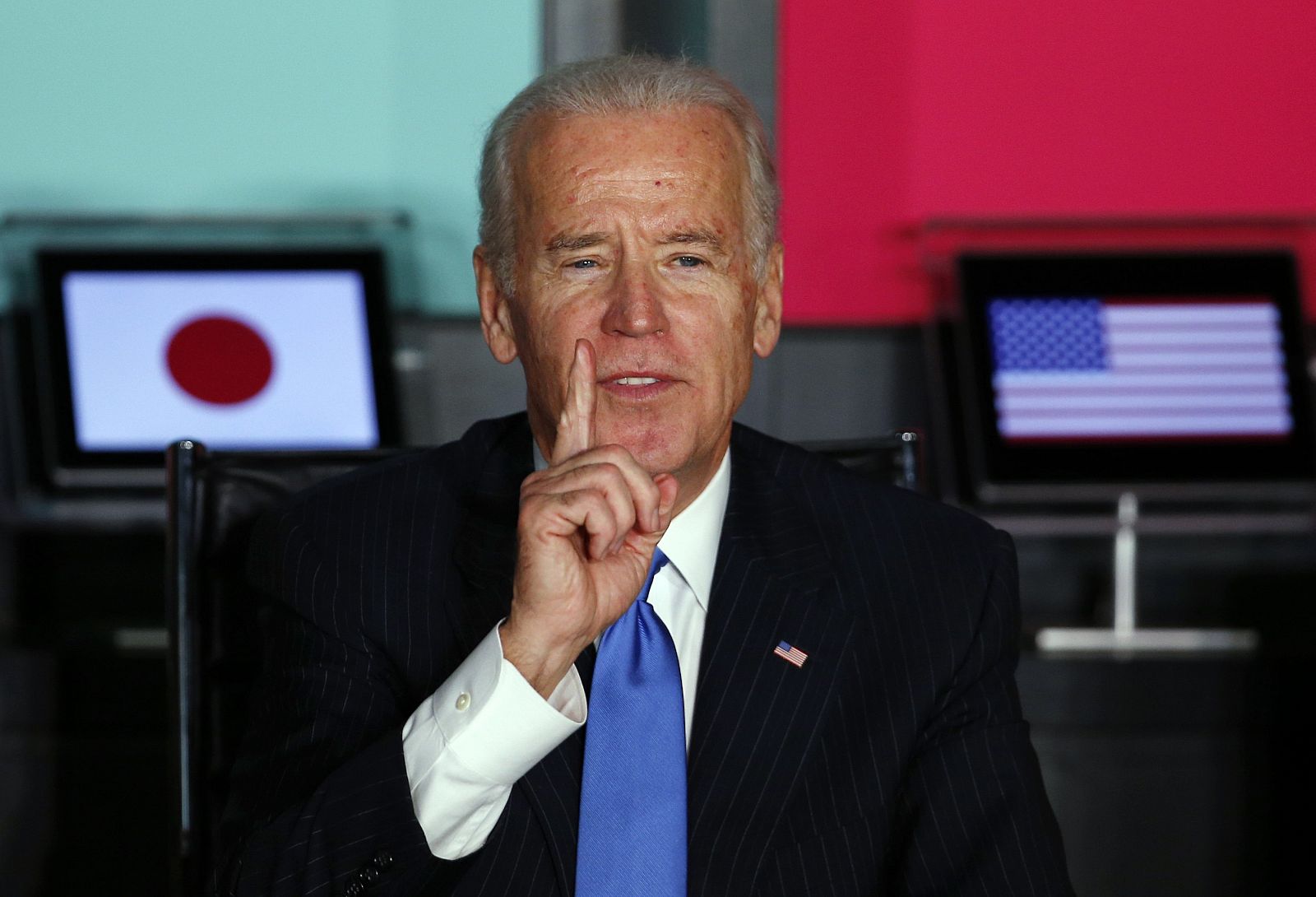 El vicepresidente de EE.UU., Joe Biden, habla ante empresarios japoneses en Tokio, este martes