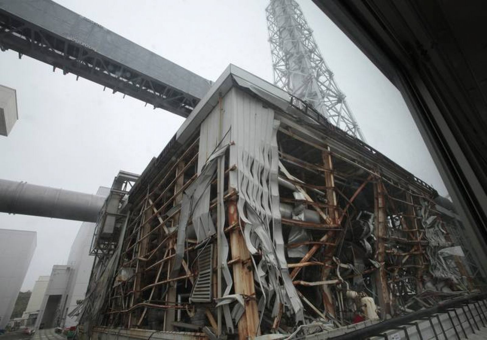 Fotografía de archivo de uno de los edificios de la central nuclear de Fukushima Daiichi, en Japón