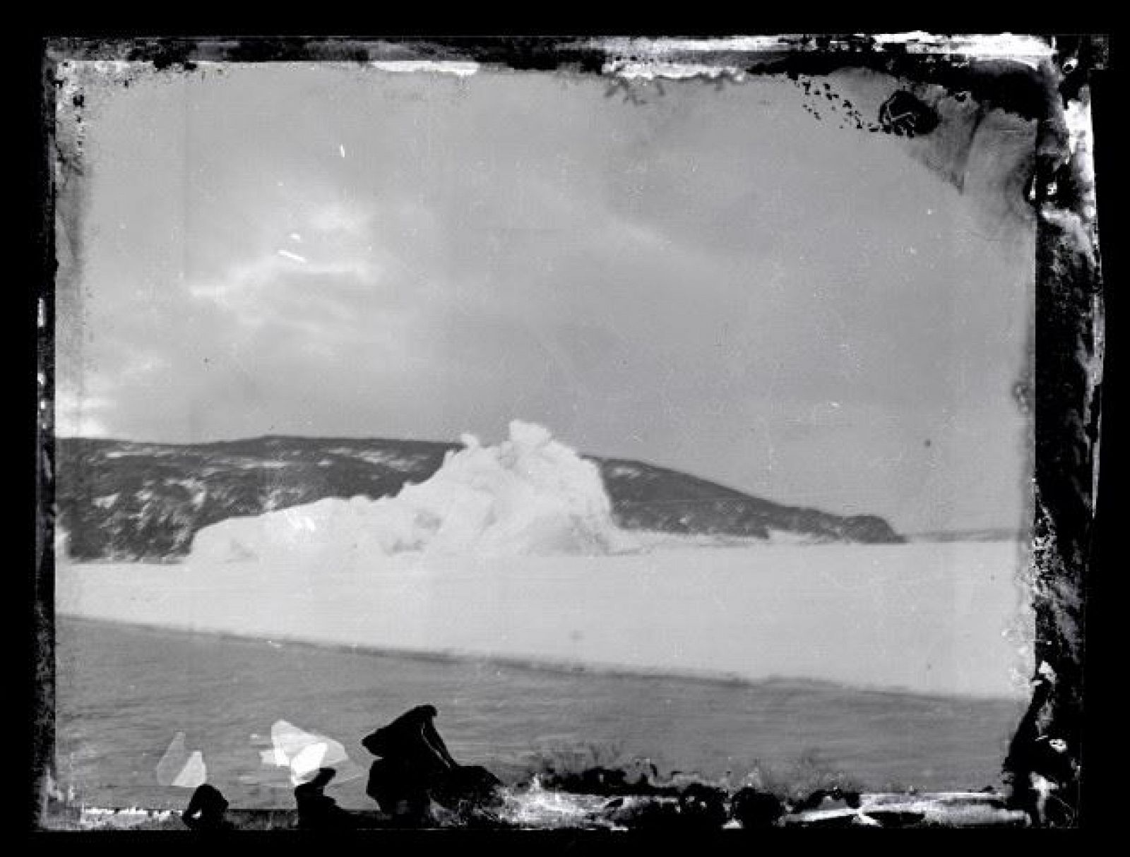 Foto tomada desde la nave Aurora mirando al sur de la península en la que se encontraba la cabaña de Scott.