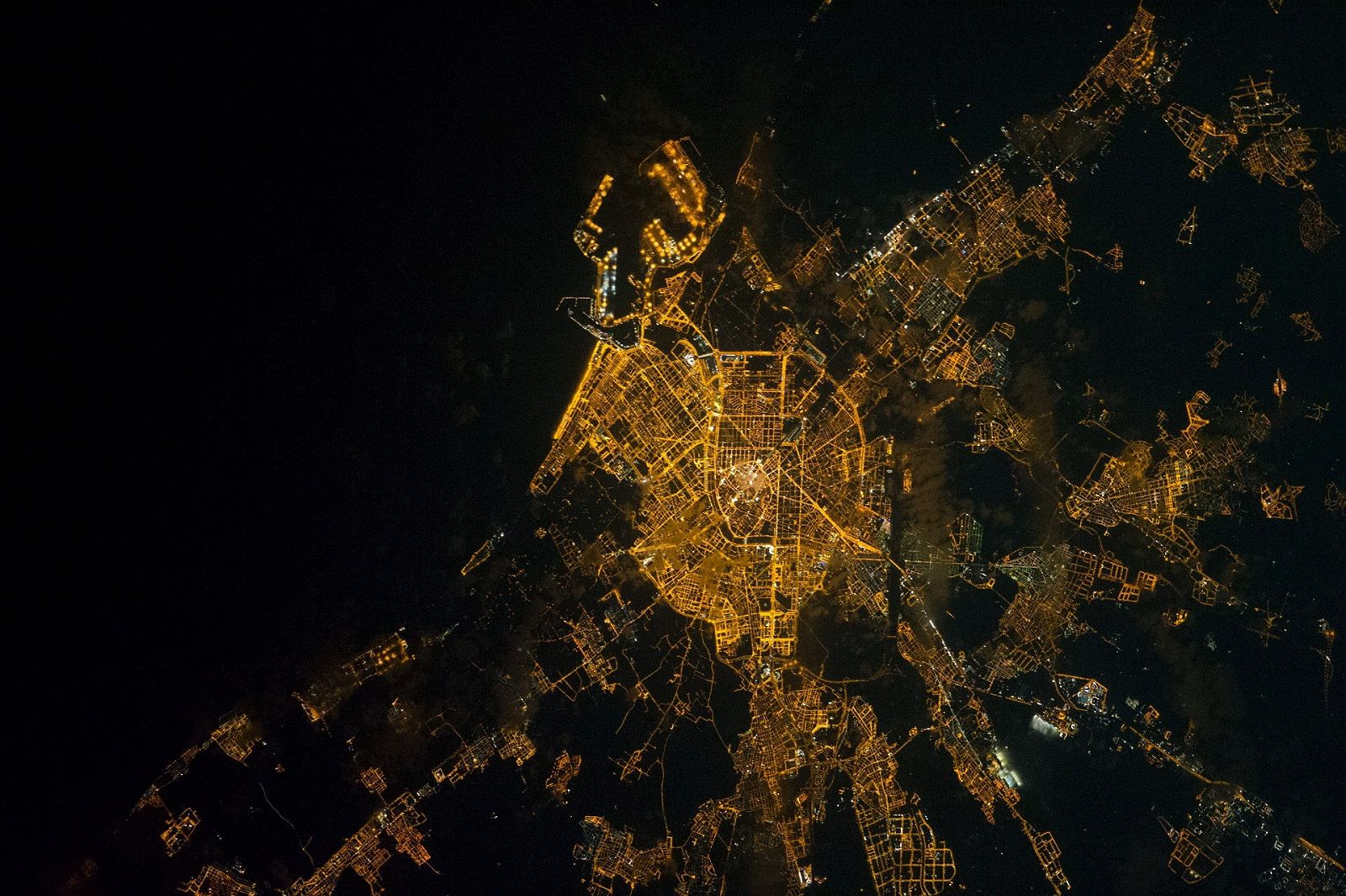 La imagen de Valencia, tomada desde la EEI, a 300 kilómetros de altura desde la Tierra.