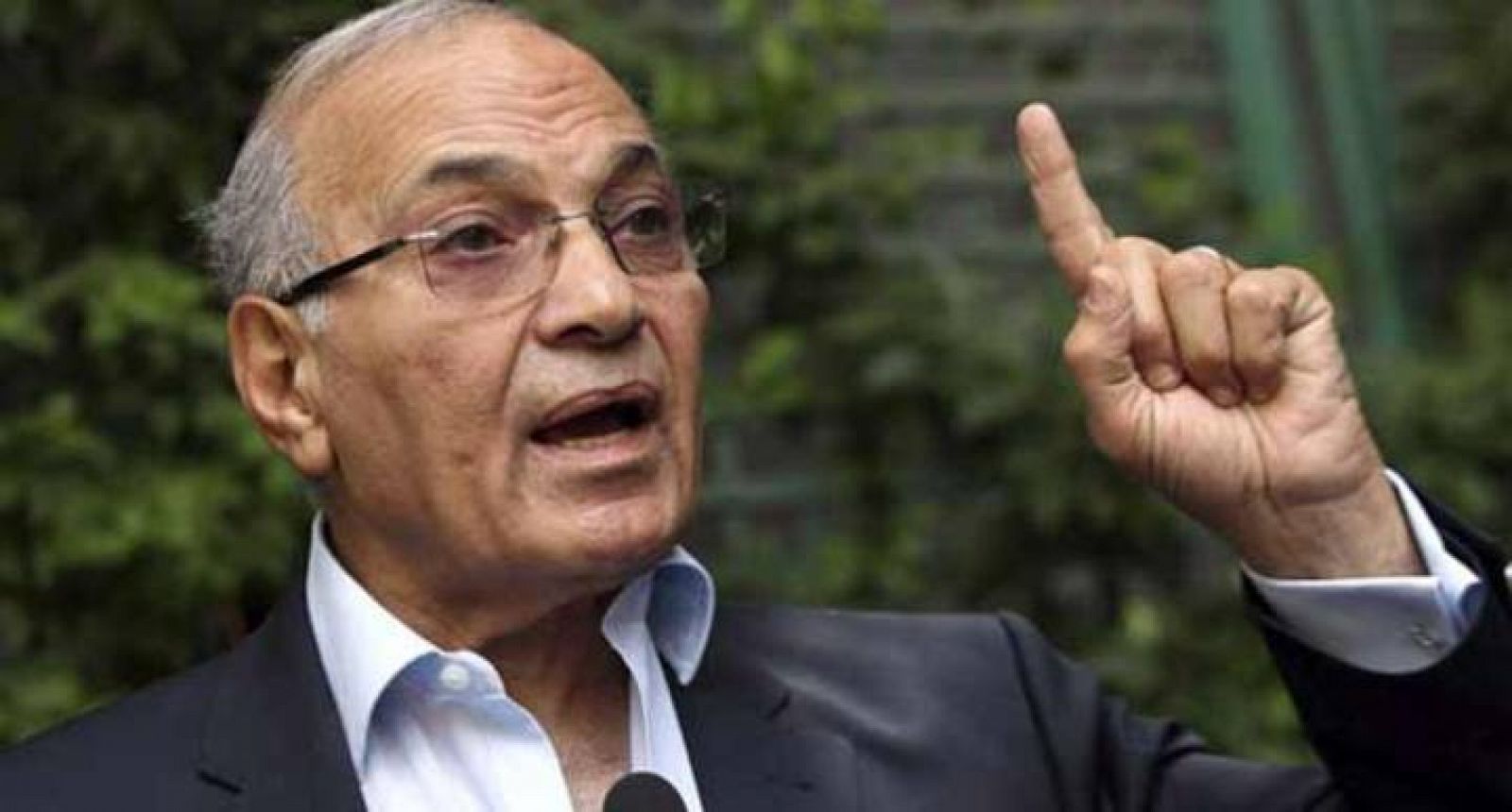 El primer ministro de Mubarak anuncia su intención de volver a competir por la presidencia
