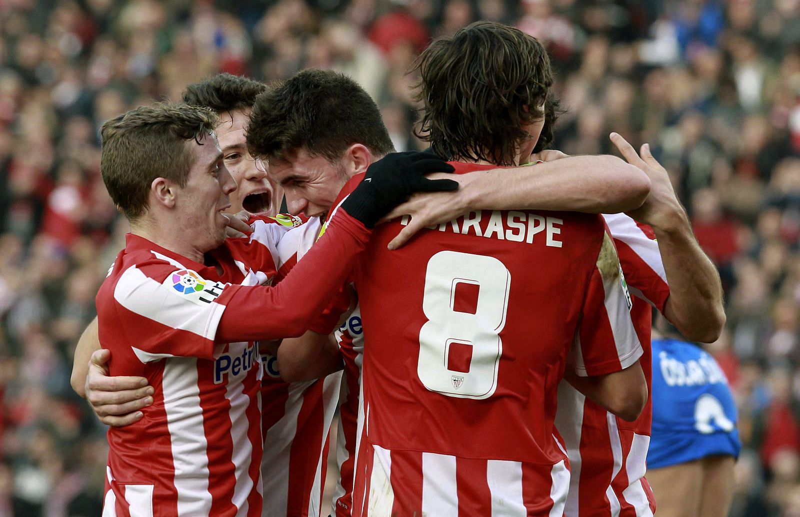 Los jugadores del Athletic Club de Bilbao, Iker Muniain, Ander Herrera y Aymeric Laporte celebran uno de los goles marcados al Almería.