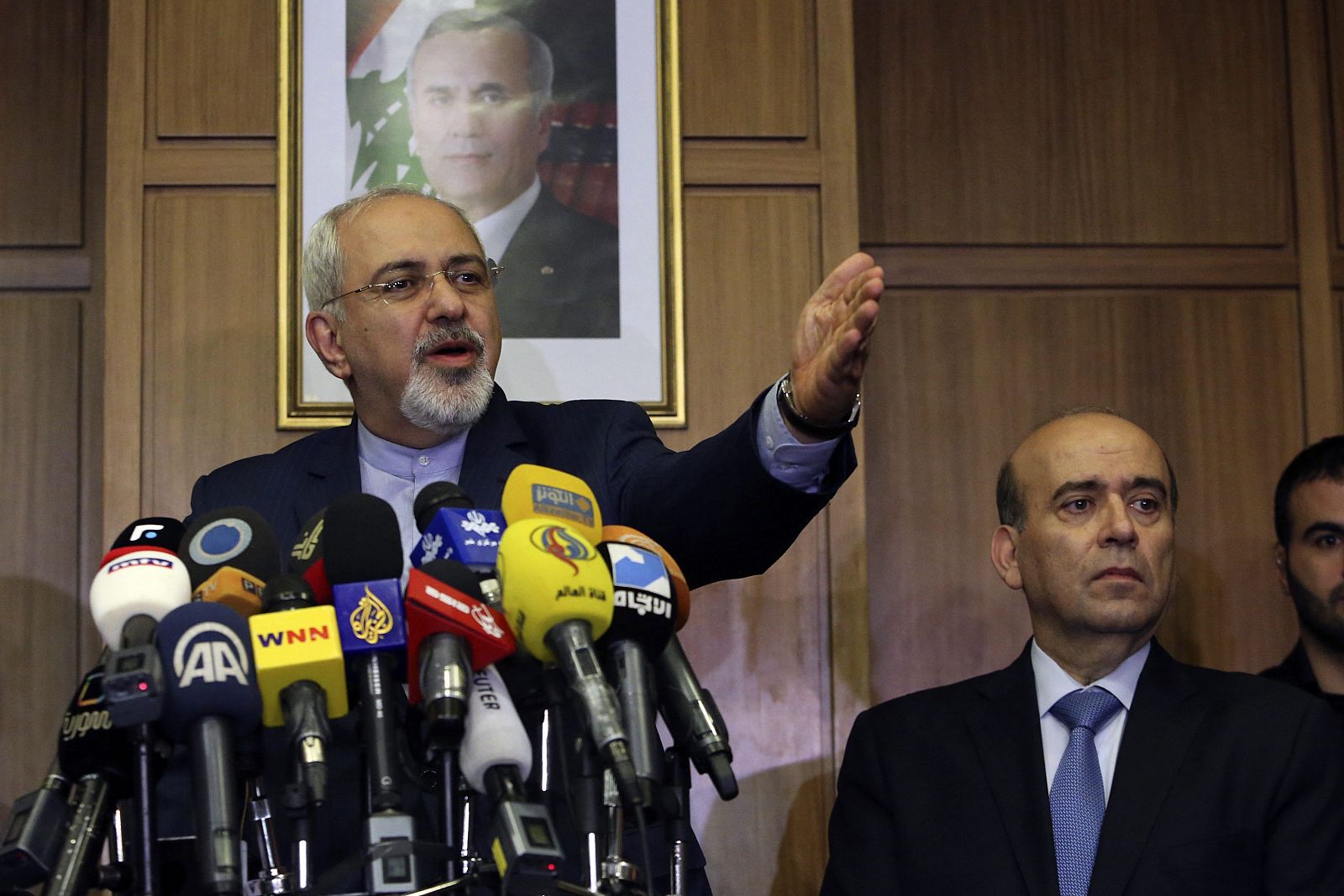 El ministro de Exteriores de Irán, Javad Zarif en su discurso a su llegada al aeropuerto internacional de Beirut.