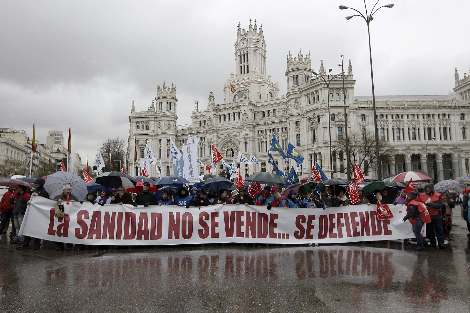 El movimiento de protesta contra el plan del Gobierno de la Comunidad de Madrid de externalizar la gestión de seis hospitales públicos ha salido nuevamente a la calle.