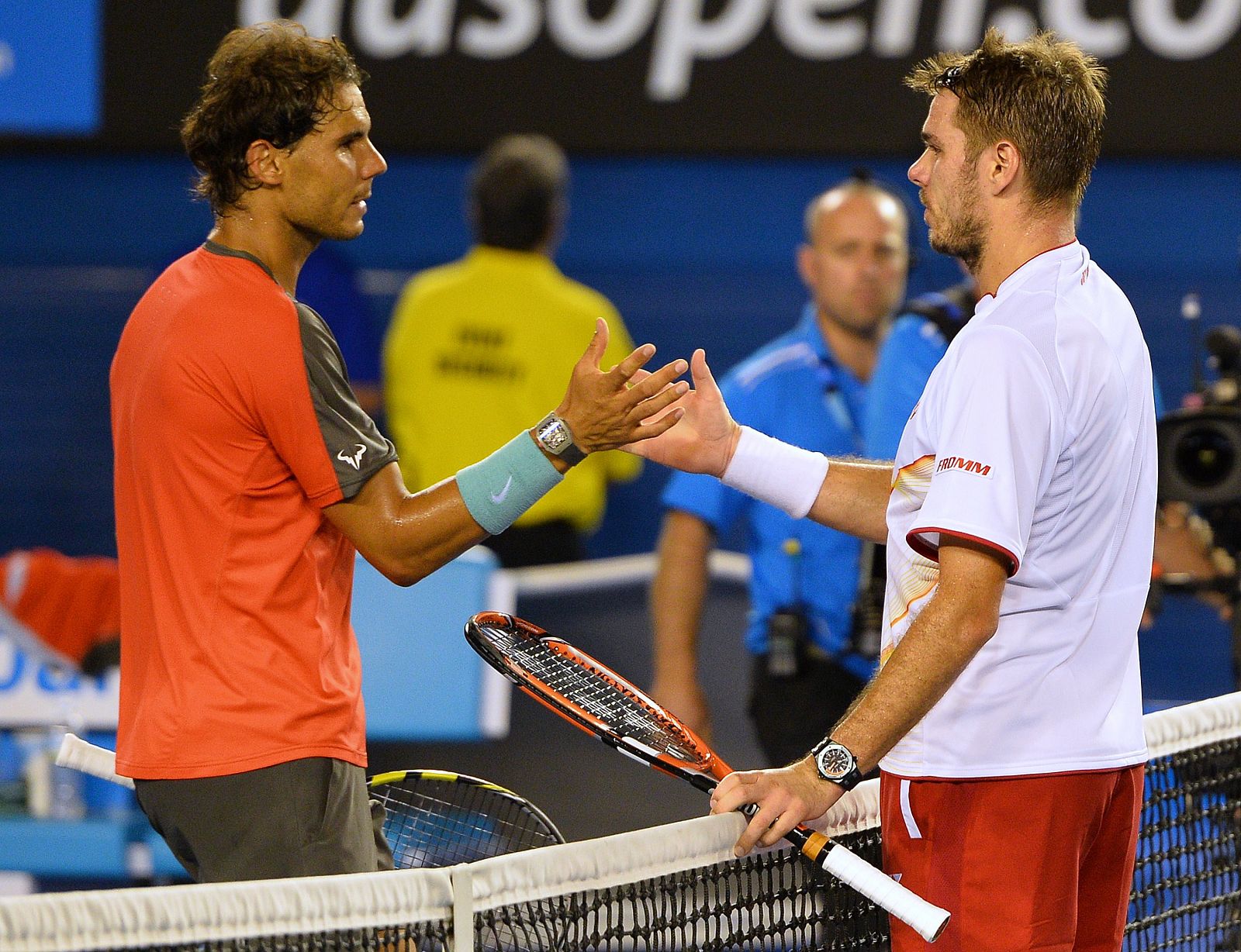 Nadal y Wawrinka se saludan al término de la final.