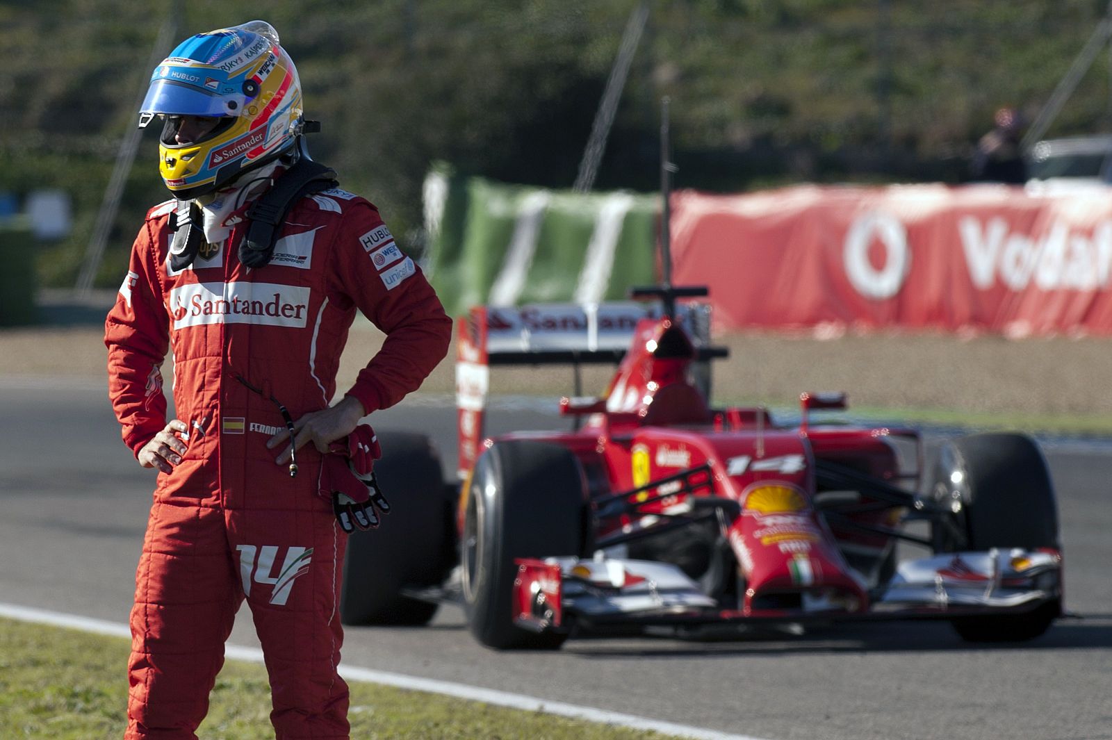 El Ferrari de Alonso se para en la vuelta 25 de prueba