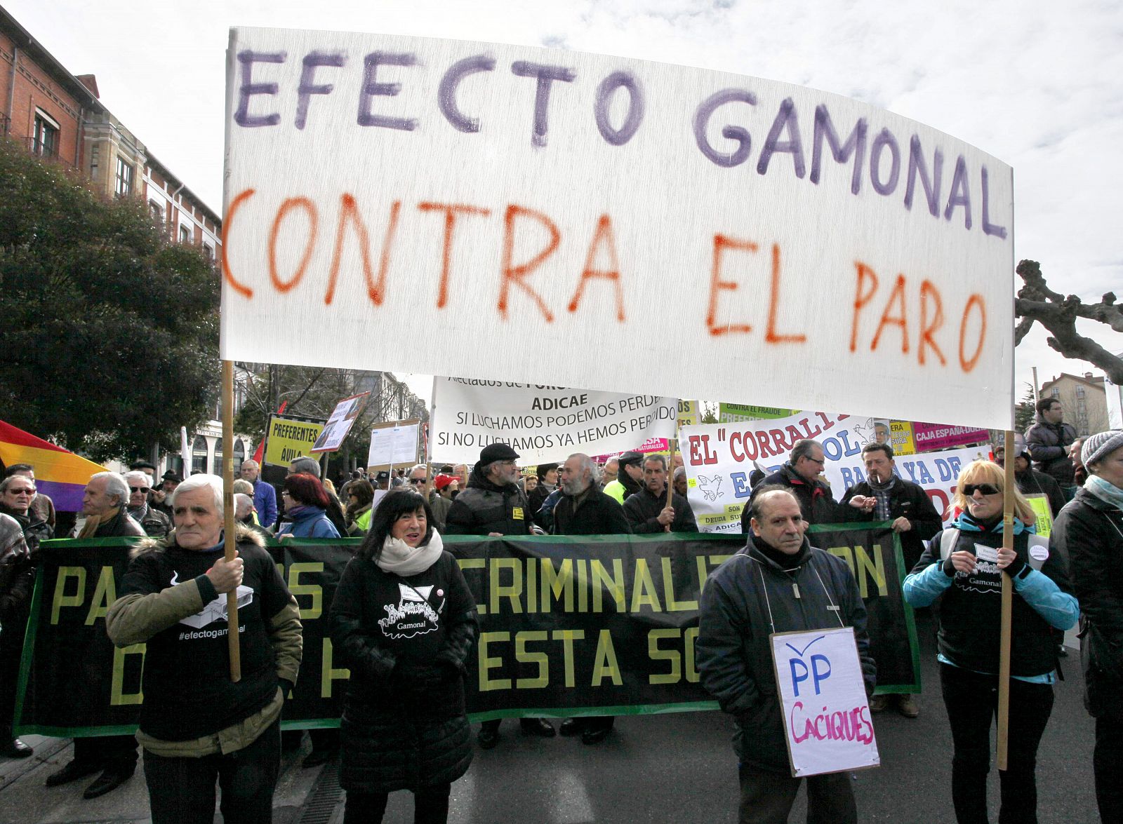 Parados convocan protesta contra política del PP coincidiendo con convención