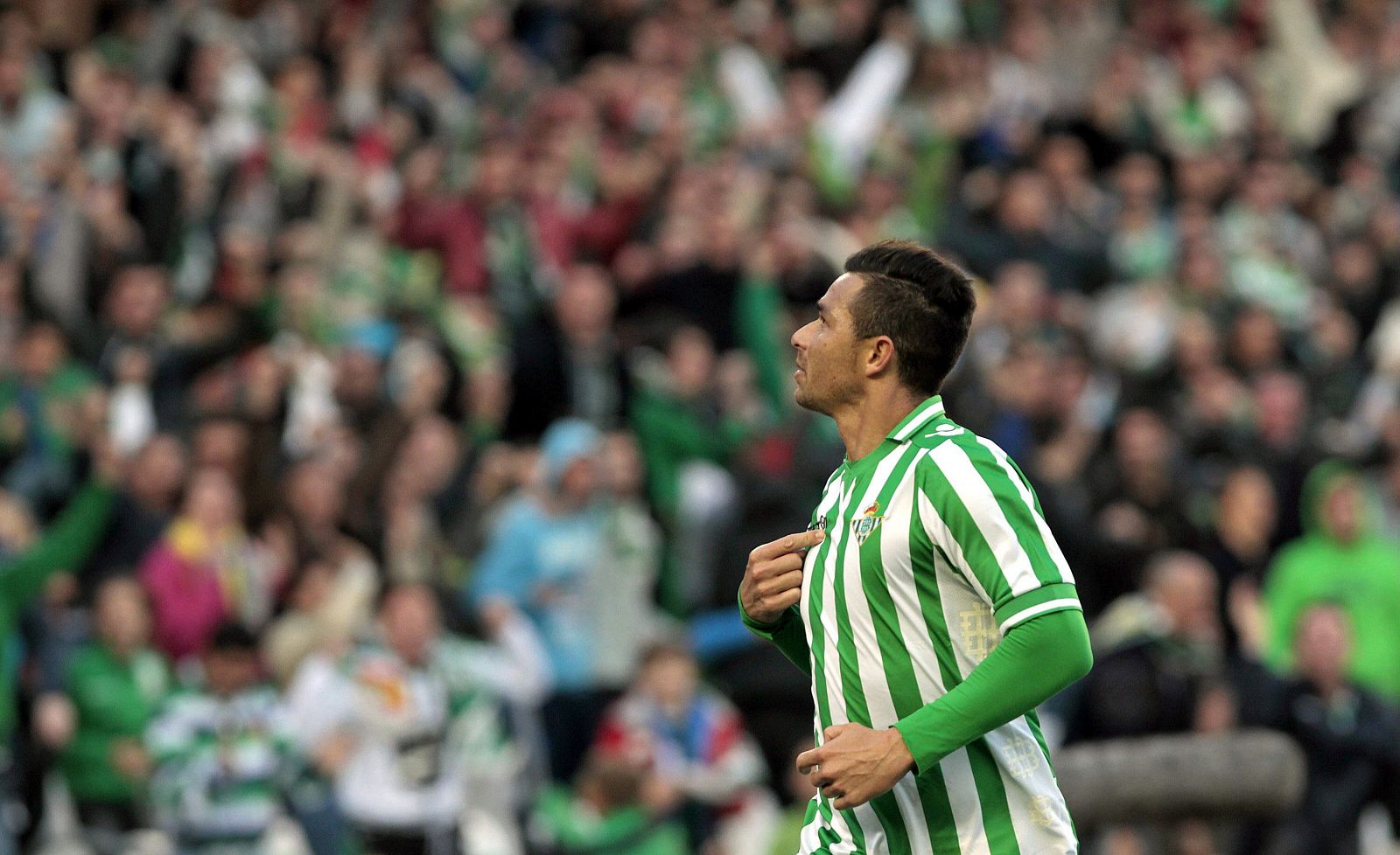 El delantero del Betis Rubén Castro celebra su gol ante el Espanyol