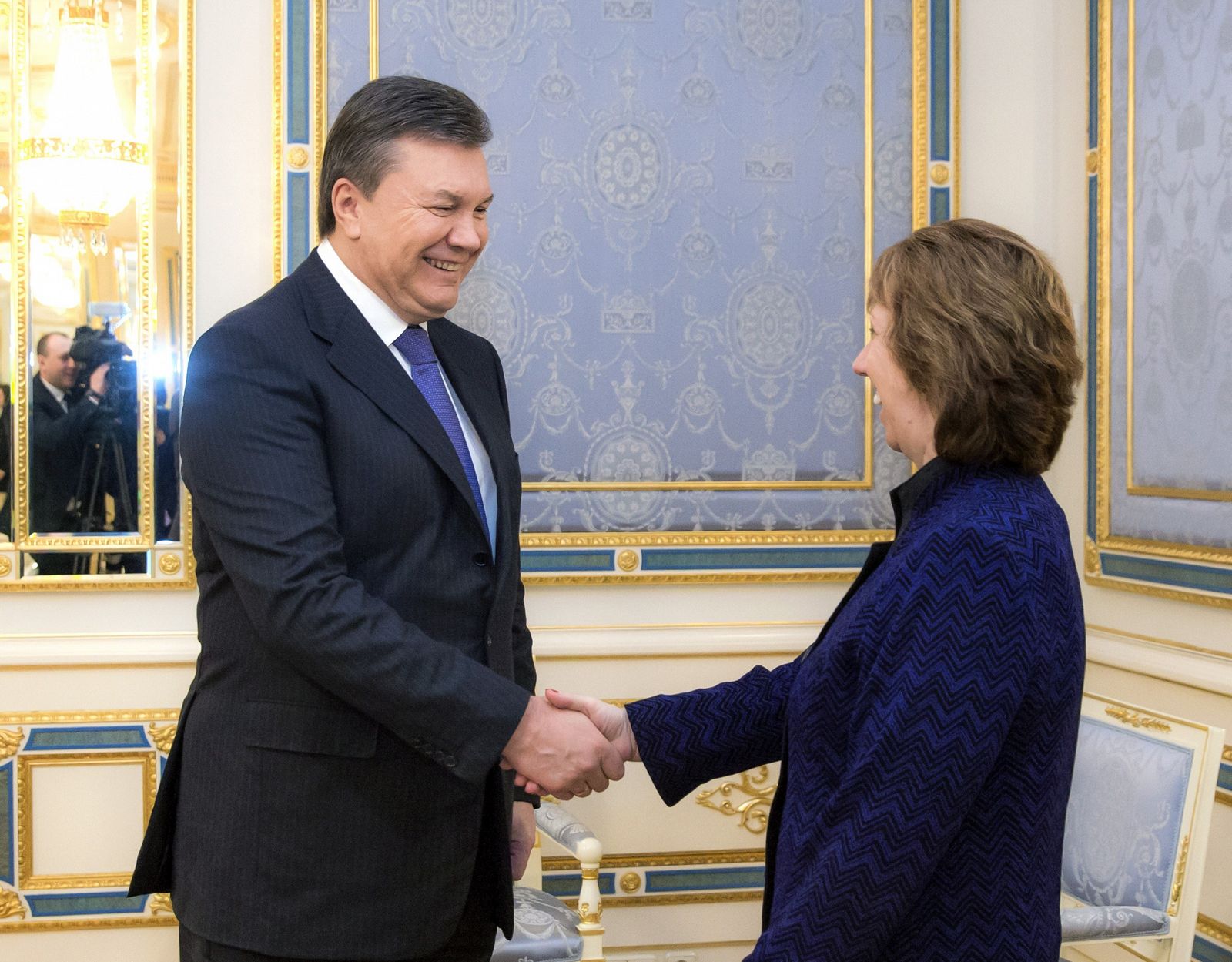 Yanukóvich recibe a Catherine Ashton en la sede de la presidencia ucraniana.