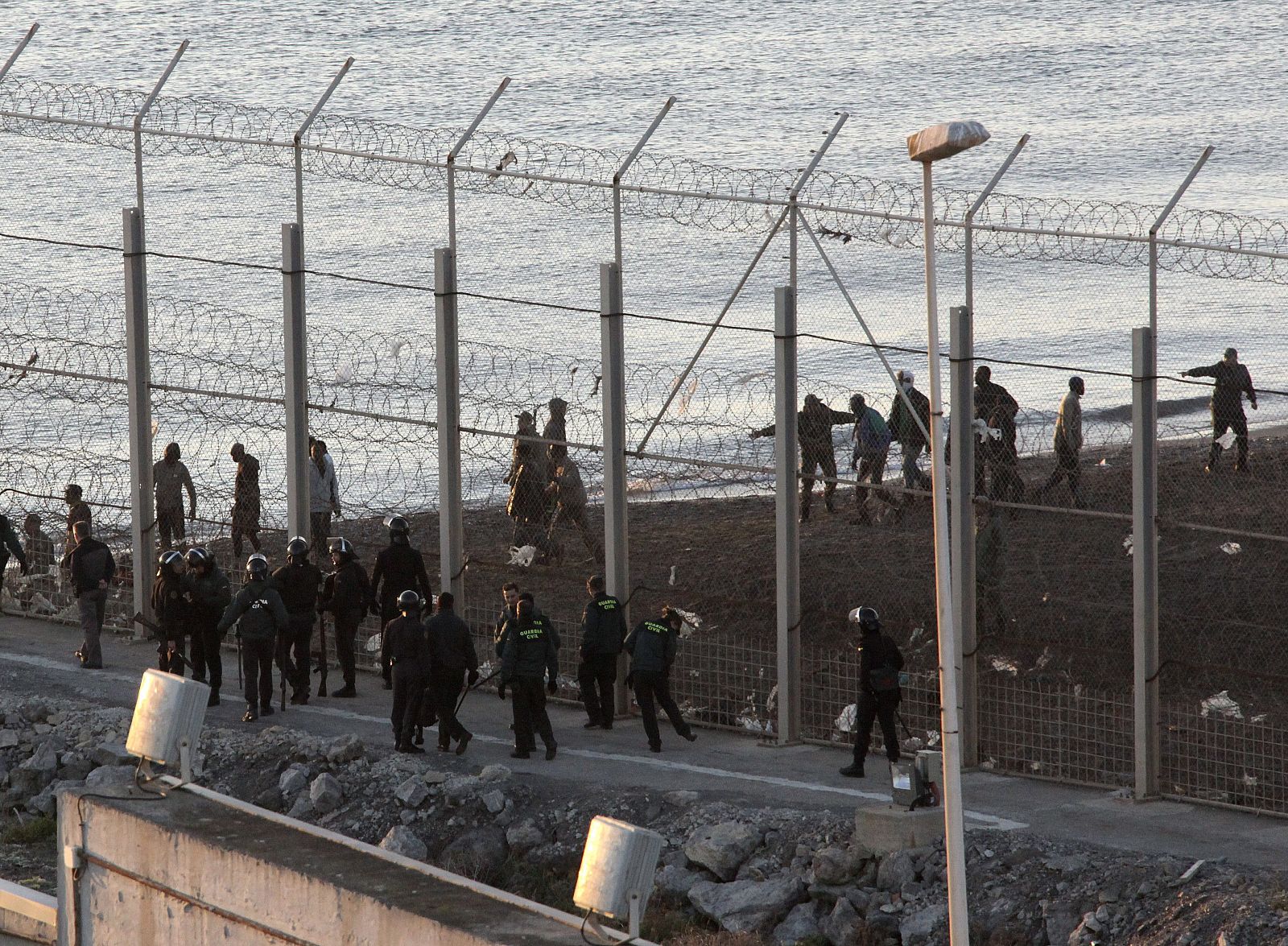 Trece inmigrantes mueren en Ceuta al intentar cruzar la frontera