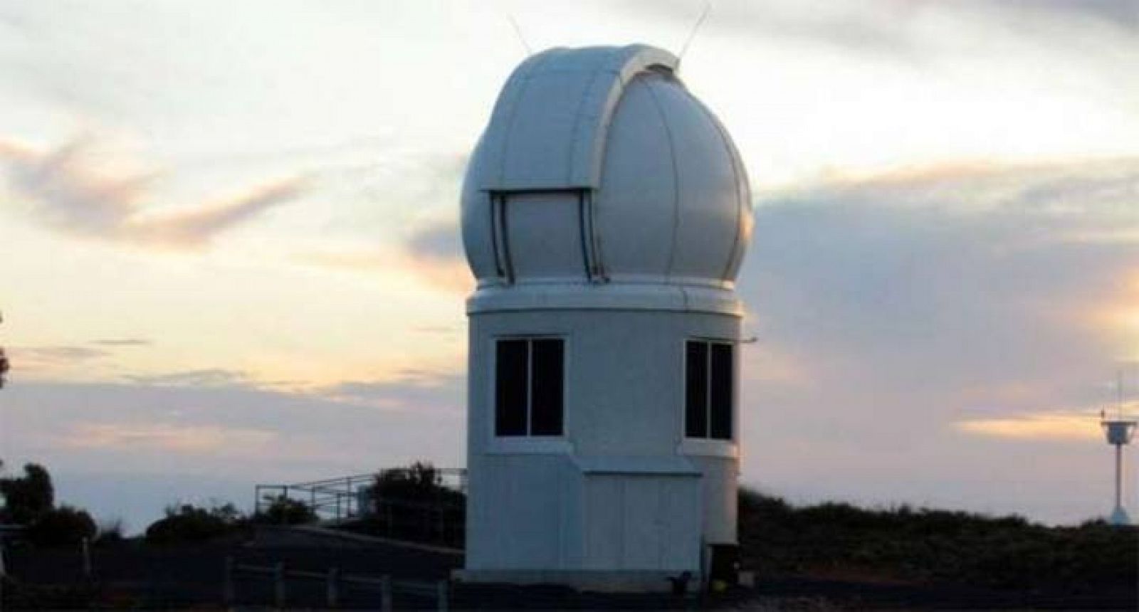 Vista del telescopio SkyMapper en el Observatorio de Siding Spring, Australia.