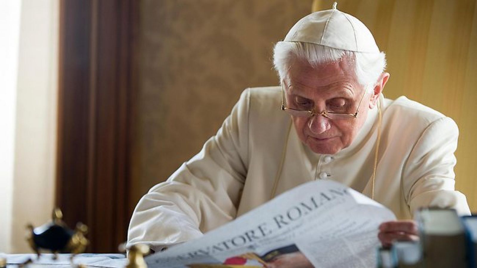 Desde su renunica el papa emérito pasa los días leyendo y orando en un monasterio del Vaticano.
