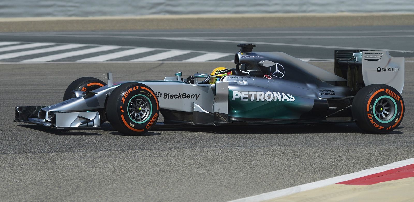 Hamilton ha marcado el mejor tiempo de las pruebas del día con su Mercedes.