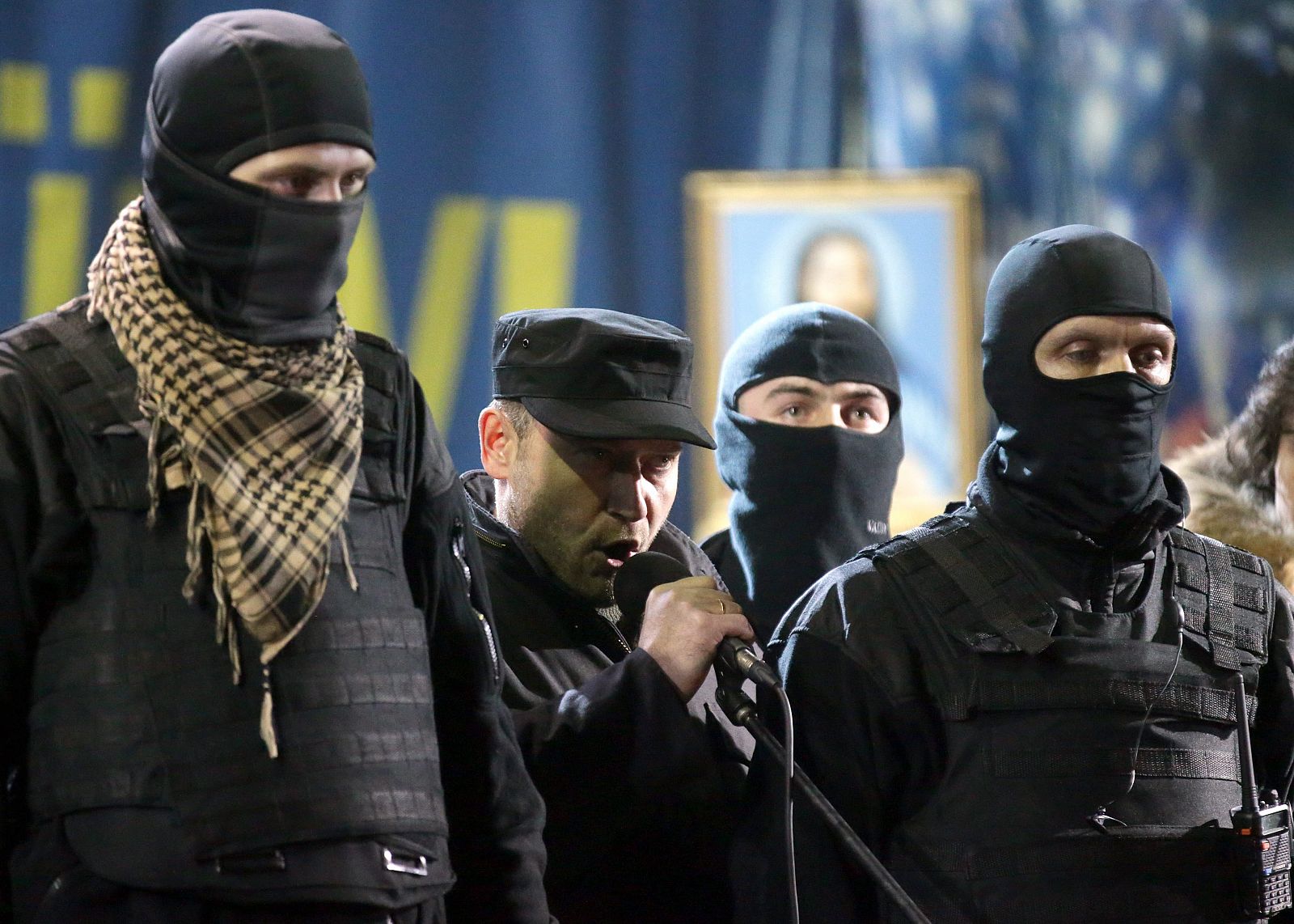 El líder del movimiento ultra Sector Derecha, Dmytro Yarosh (Centro), durante su intervención en la Plaza de la Independencia en Kiev, Ucrania