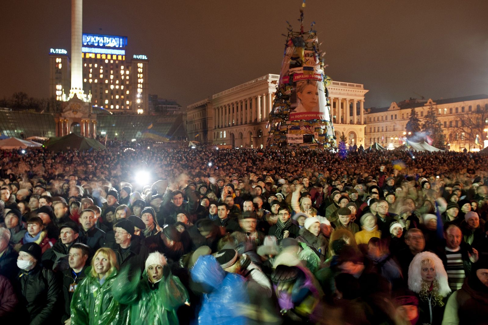 Manifestantes de la oposición concentrados en la Plaza de la Independencia en KievManifestantes de la oposición concentrados en la Plaza de la Independencia en Kiev