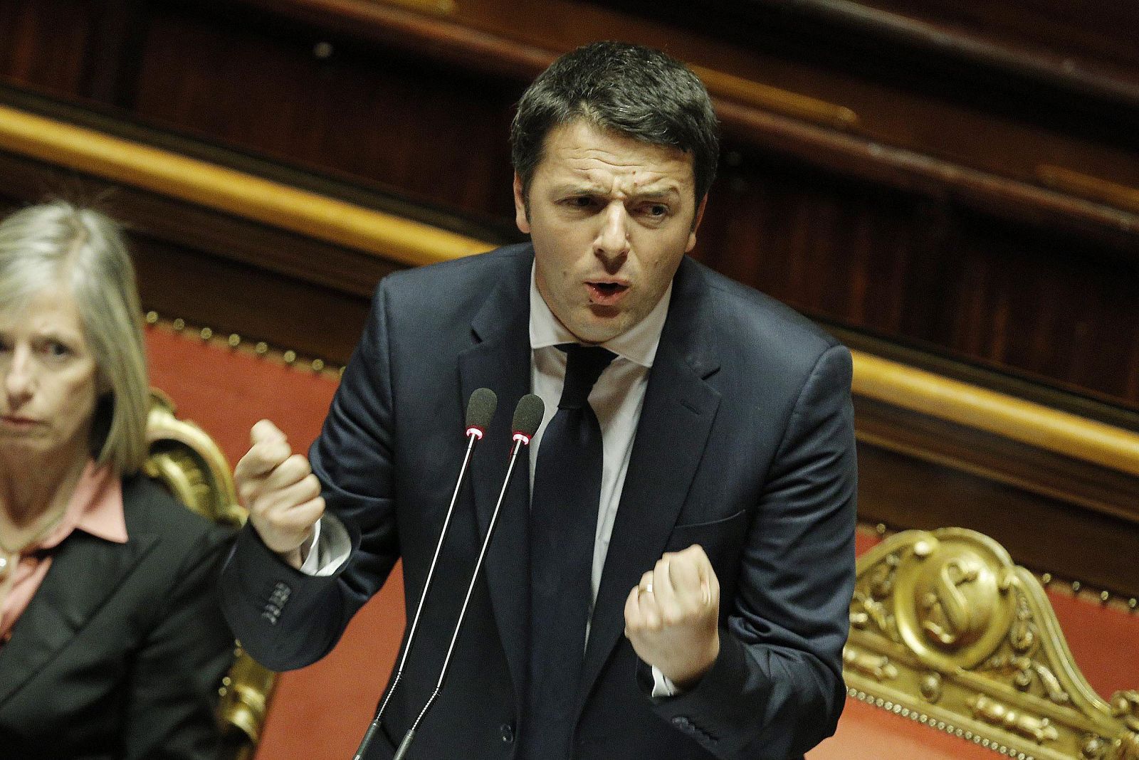 El líder del nuevo Gobierno de coalición en Italia, Matteo Renzi, ante la la Cámara alta del Senado, en Roma (Italia).