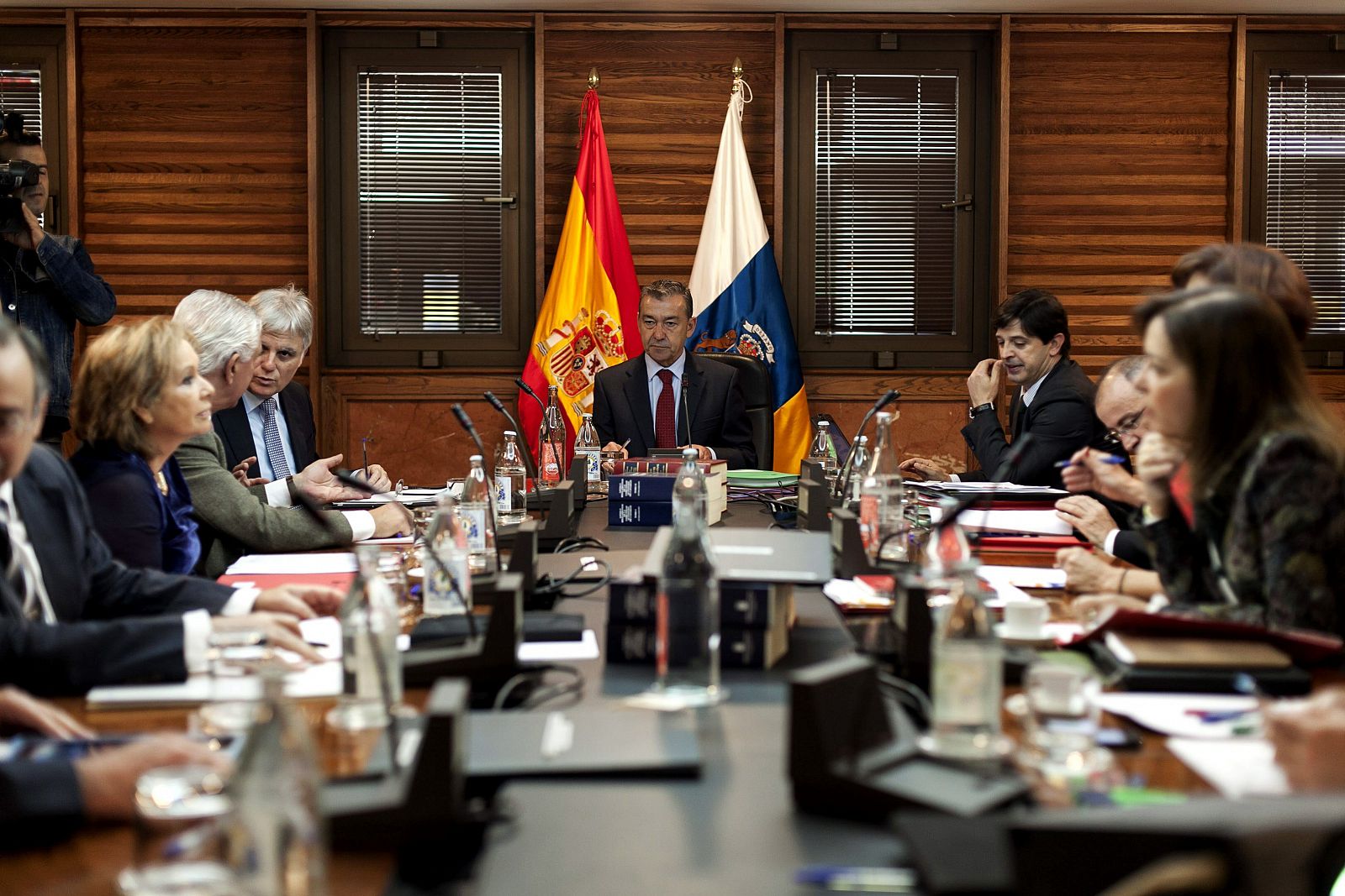 El presidente del Gobierno Canario, Paulino Rivero, preside la reunión del Consejo de Gobierno del 13 de febrero