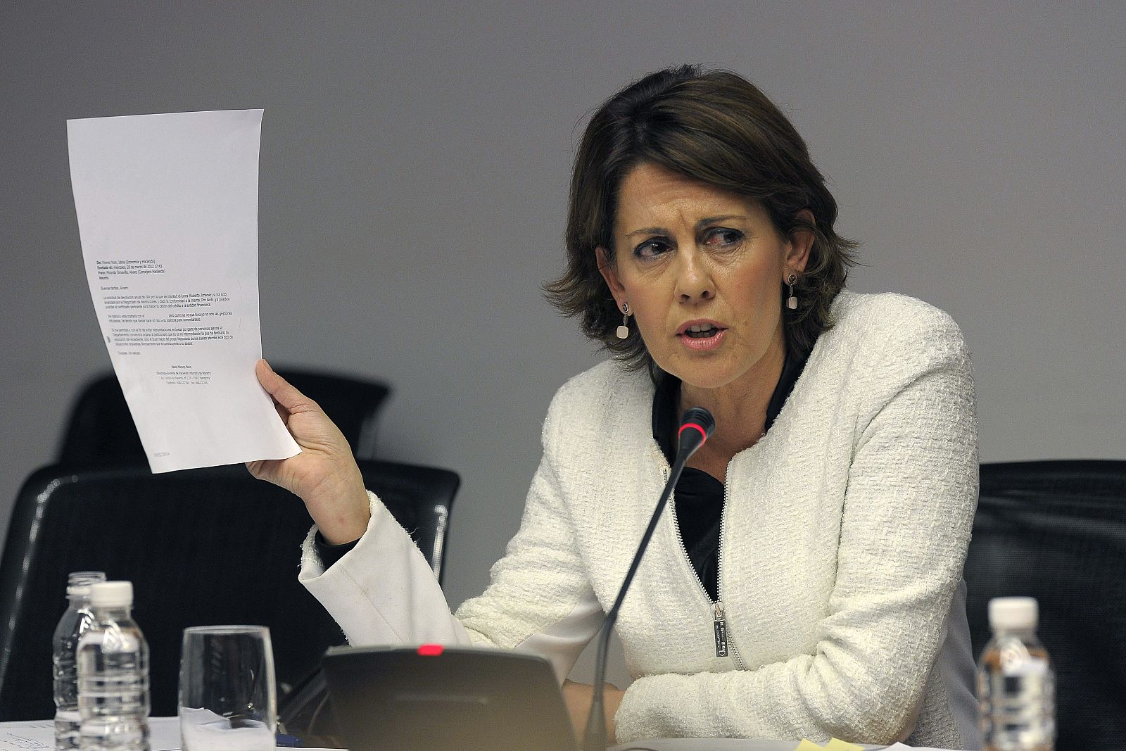 La presidenta del Gobierno de Navarra, Yolanda Barcina, durante su comparecencia en la comisión de investigación abierta en el Parlamento de Navarra.