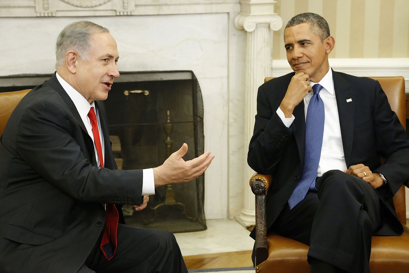 El primer ministro israelí, Benjamin Netanyahu, en un momento de su encuentro con Barak Obama en el despacho oval de la Casa Blanca.