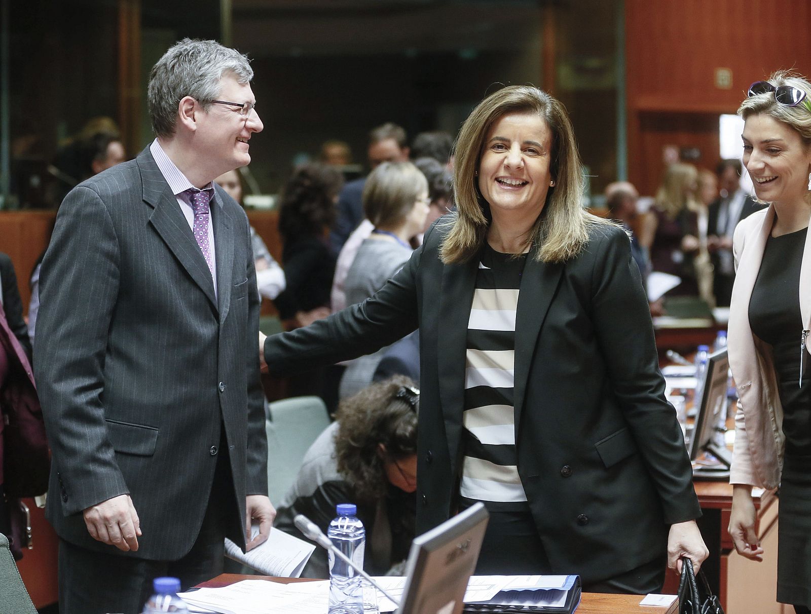 El comisario europeo de Empleo y Asuntos Sociales, Laszlo Andor, y la ministra española de Empleo, Fátima Báñez