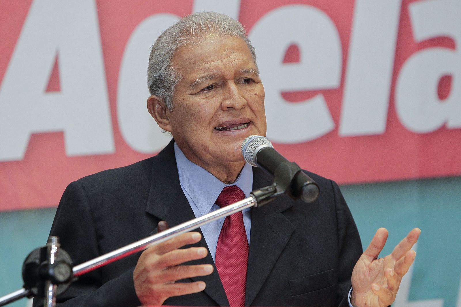 El candidato del FMLN para la presidencia de El Salvador, Salvador Sánchez Cerén