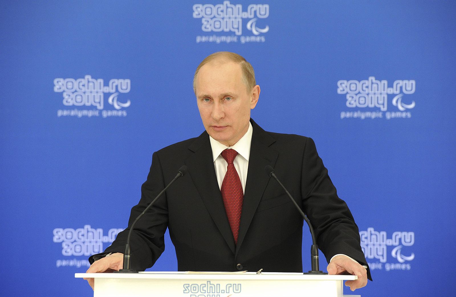 El presidente ruso, Vladimir Putin, habla en Sochi durante un encuentro con los paralímpicos rusos
