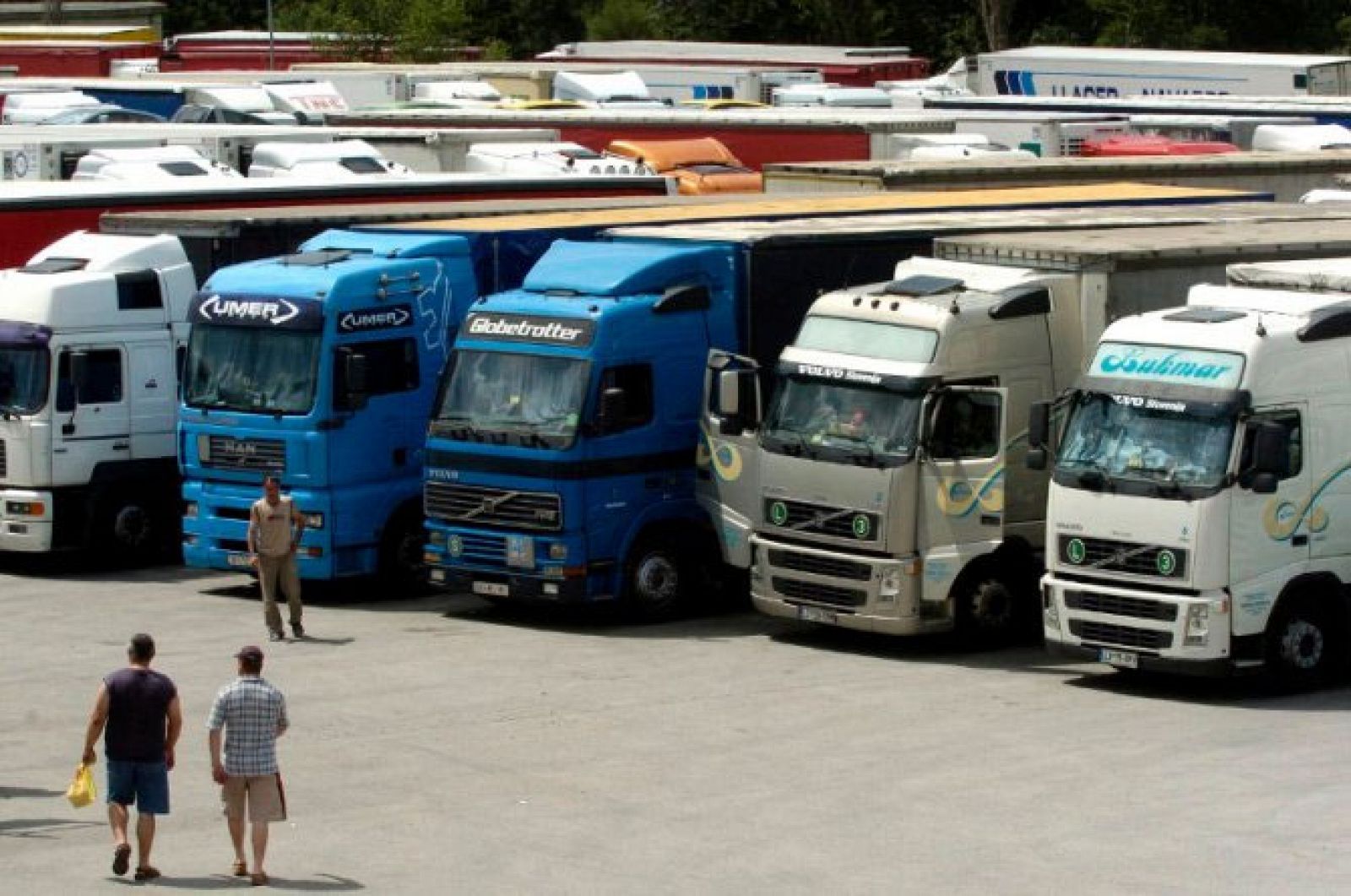Aparcamiento de camiones de mercancías