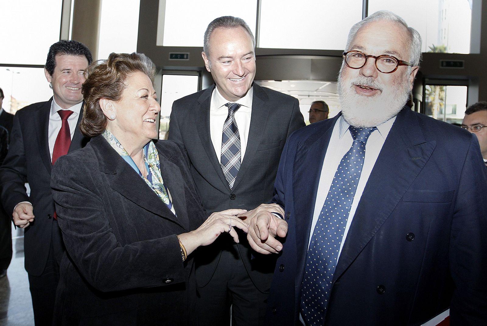 El Ministro de Agricultura, Miguel Arias Cañete (d), el president de la Generalitat Valenciana, Alberto Fabra (c), y la alcaldesa de Valencia, Rita Barberá.