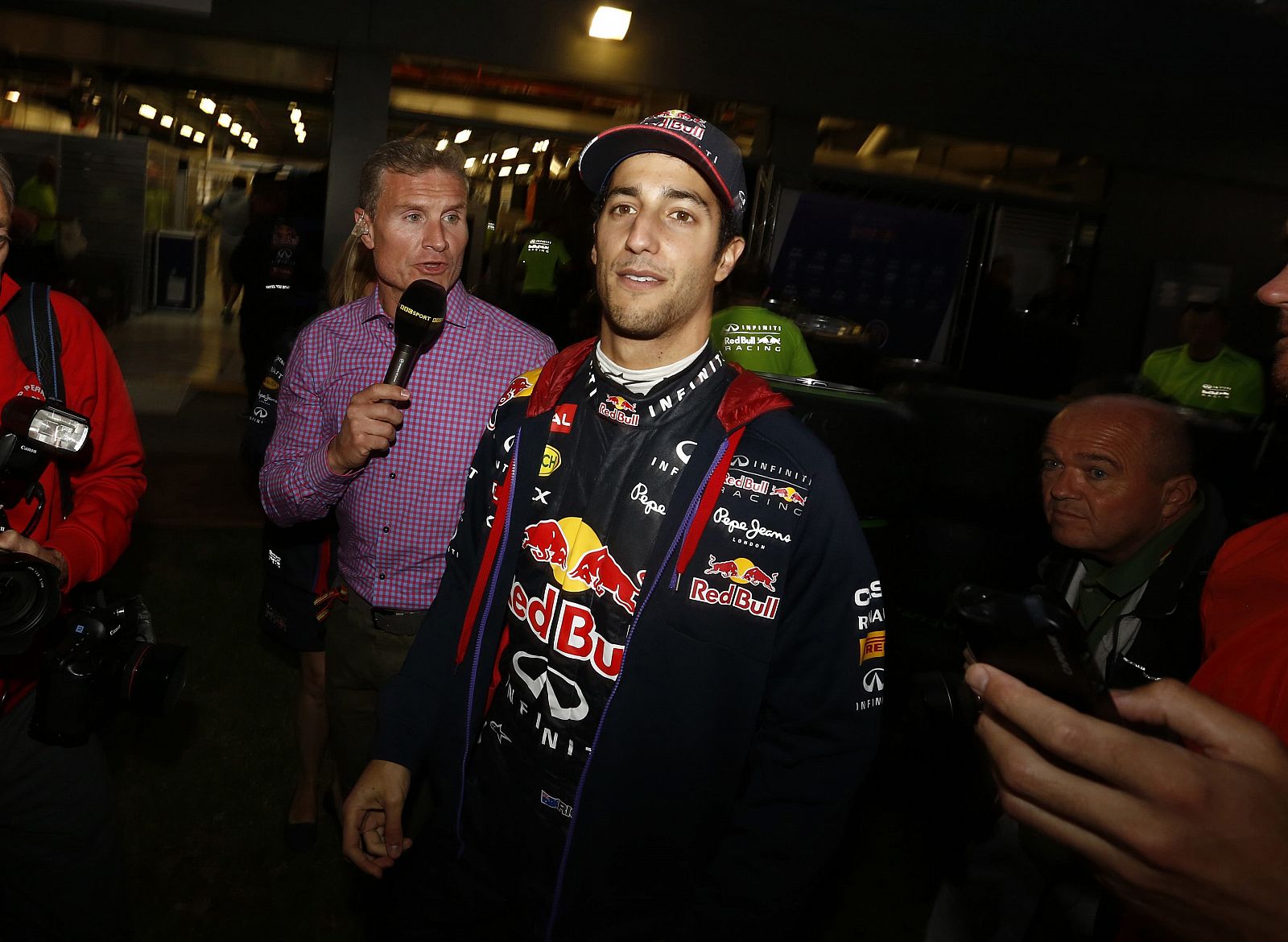 El piloto australiano Daniel Ricciardo, en el box de Red Bull de Albert Park