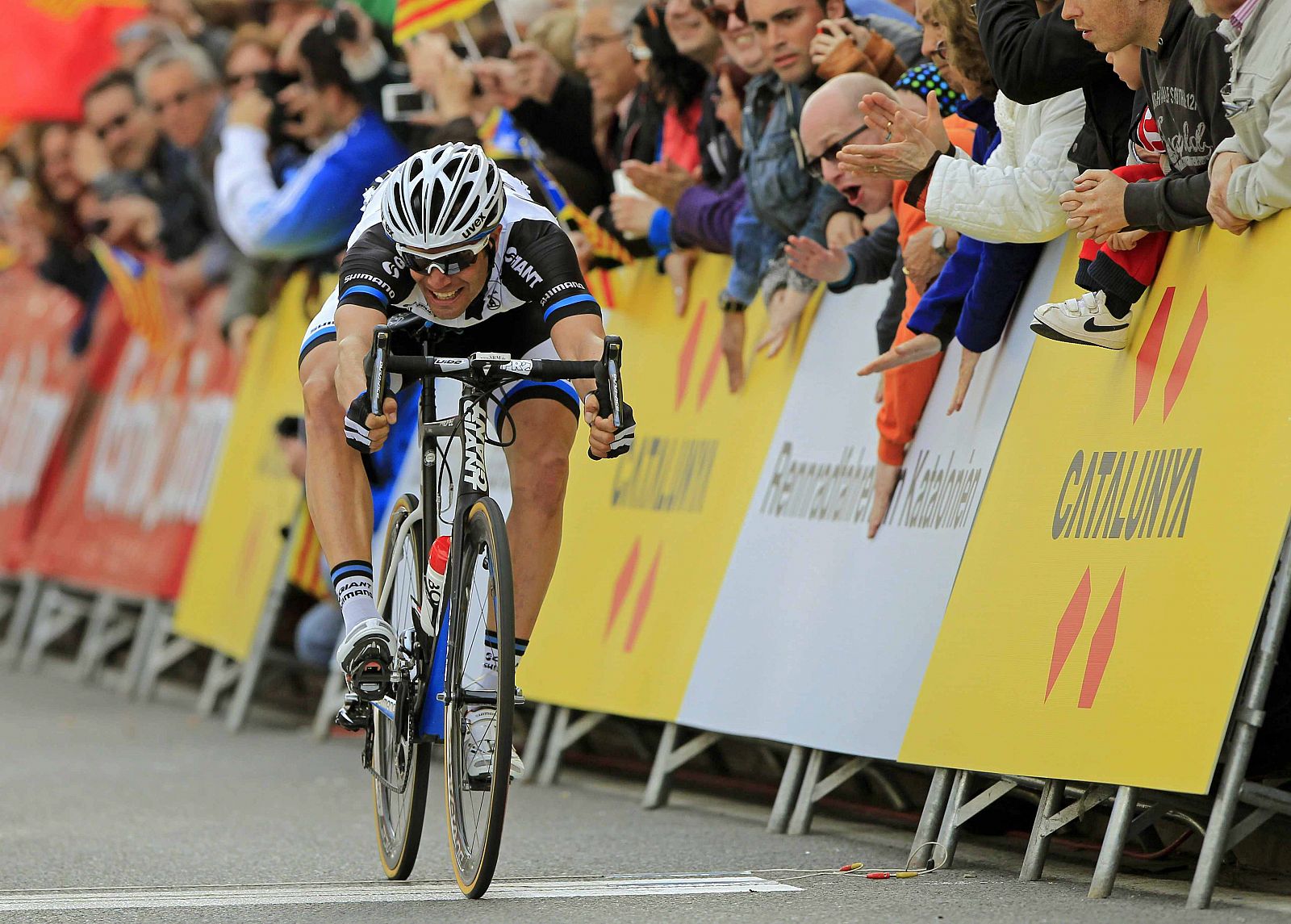 El ciclista esloveno Luka Mezce, del Gain-Shimano, se impone al esprin en la primera etapa de la Volta Ciclista a Catalunya