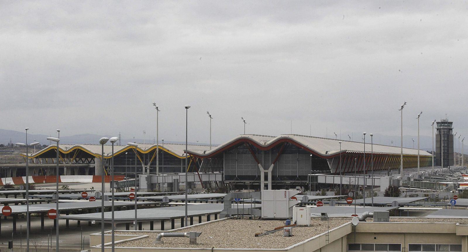 El Gobierno ha aprobado cambiar el nombre del aeropuerto madrileño a "Aeropuerto Adolfo Suárez, Madrid-Barajas".