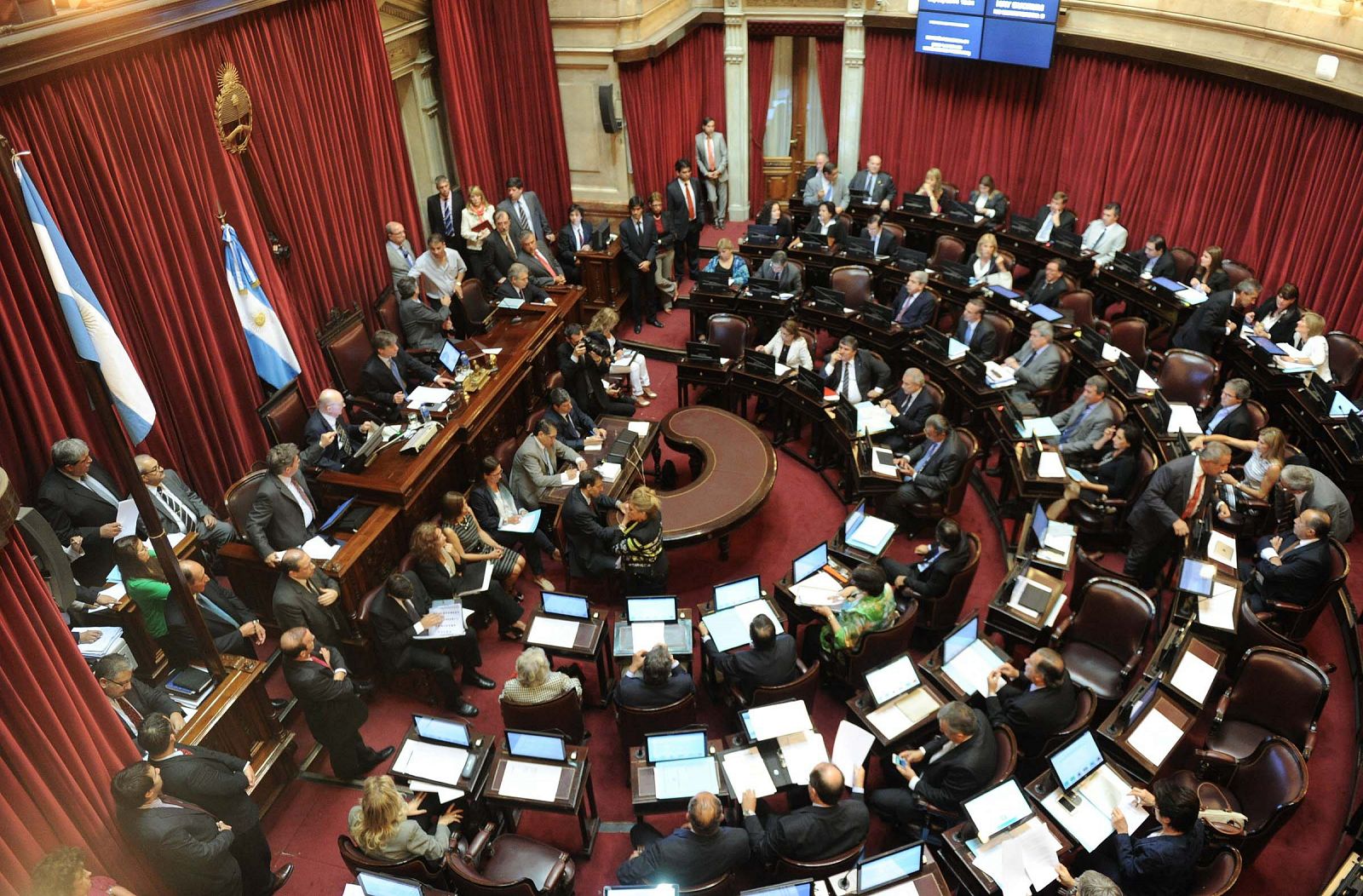 El pleno del Senado argentino durante el debate del proyecto de ratificación parlamentaria al acuerdo firmado entre el Gobierno y Repsol para compensar a la petrolera española.