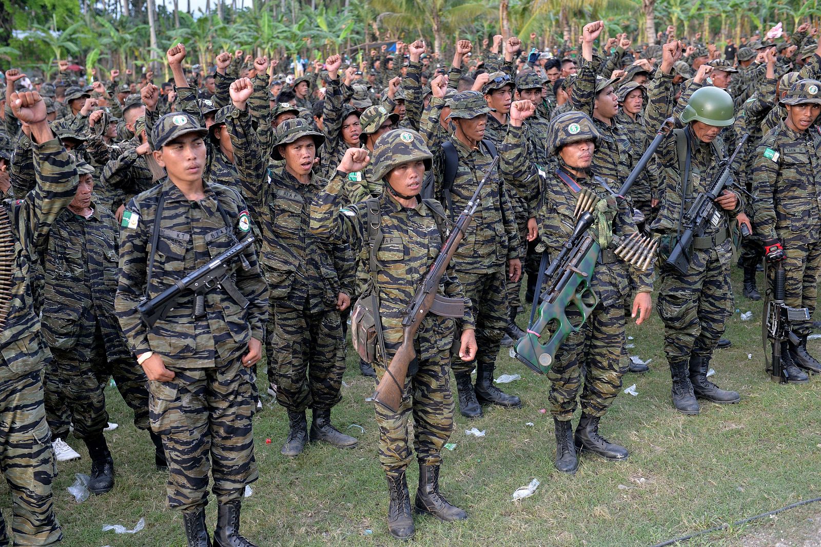 Soldados del Frente Moro de Liberación Islámica (FMLI) en un campamento de la isla de Mindanao, Filipinas