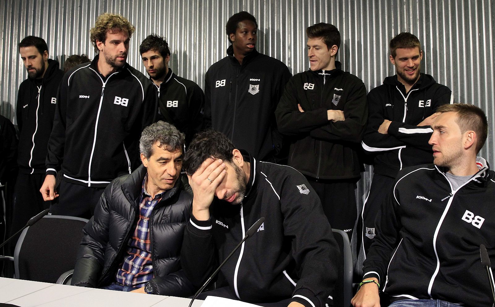 EL PLANTEL DEL BILBAO BASKET DESCONVOCA LA HUELGA Y JUEGA MAÑANA EN EL PALAU