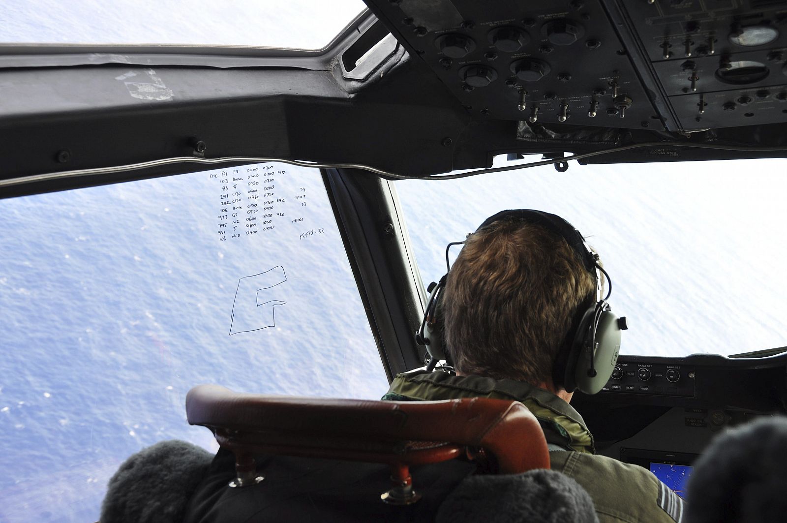 Un avión neozelandés busca los restos del vuelo MH370 en el Océano Índico.