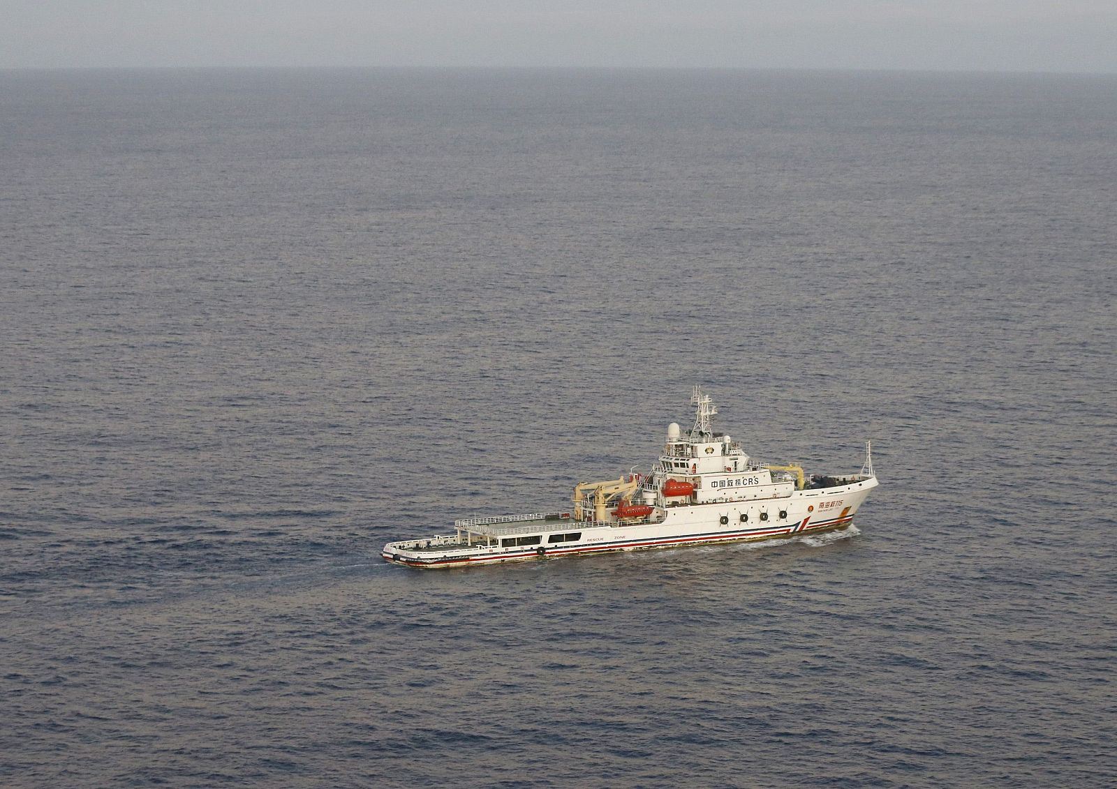 Un buque chino busca el avión malayo desaparecido en el Índico